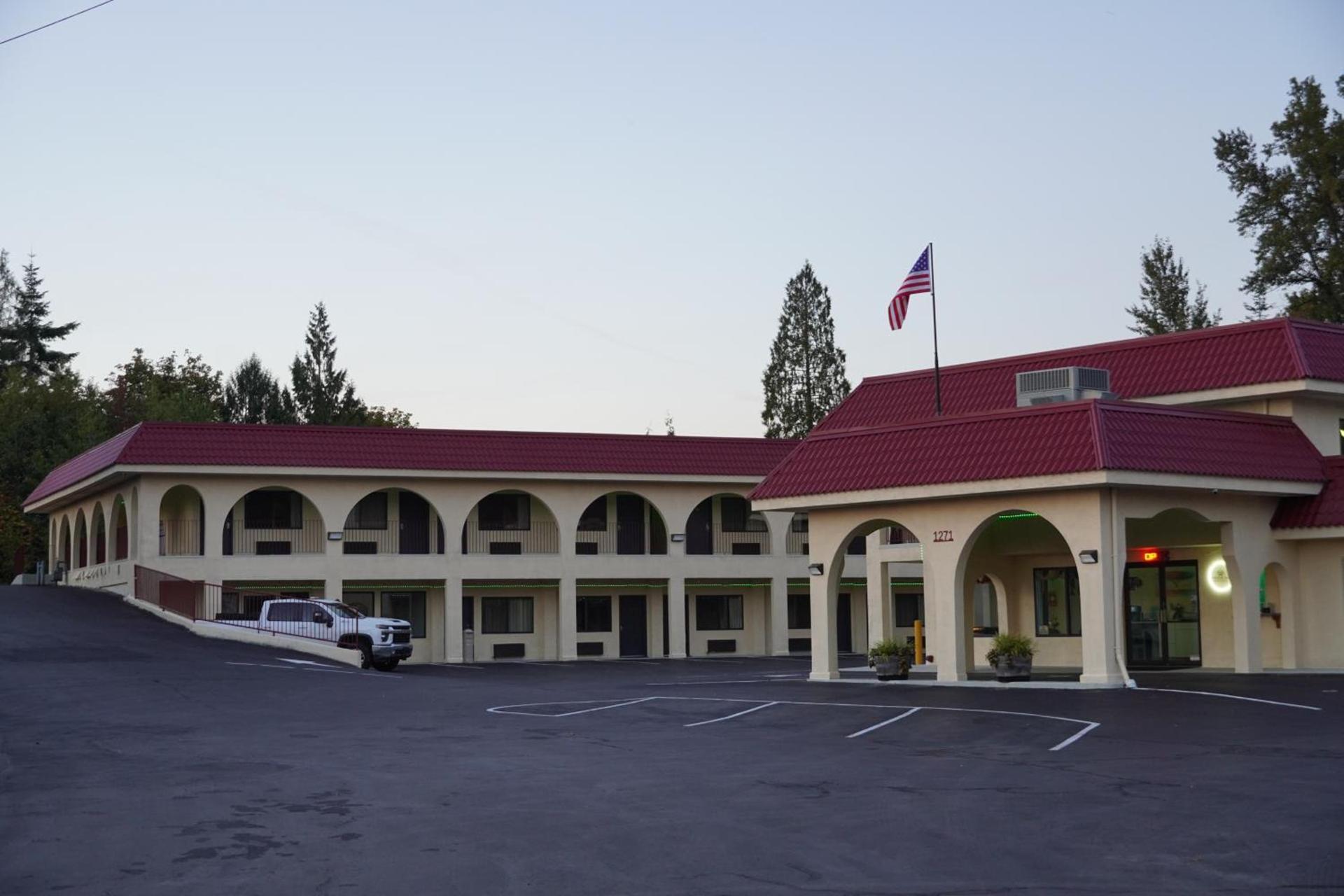 Timberland Inn & Suites photo 89