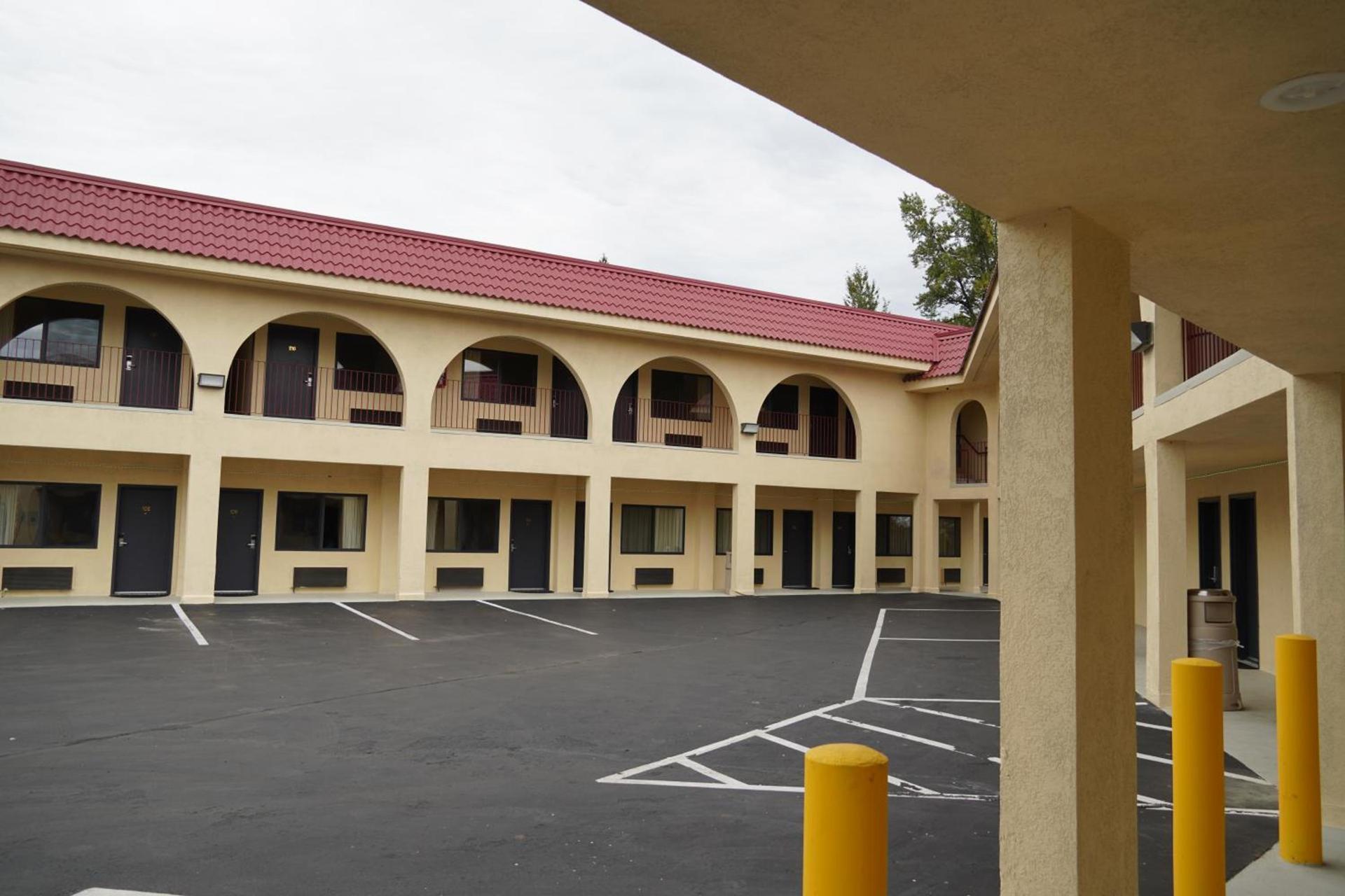 Timberland Inn & Suites photo 93