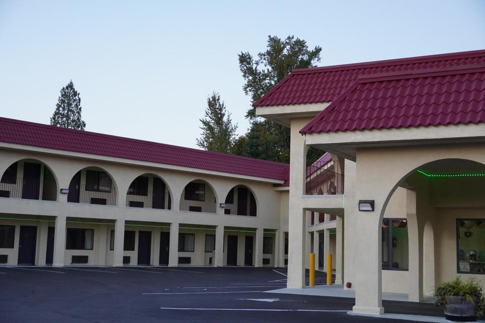 Timberland Inn & Suites photo 9