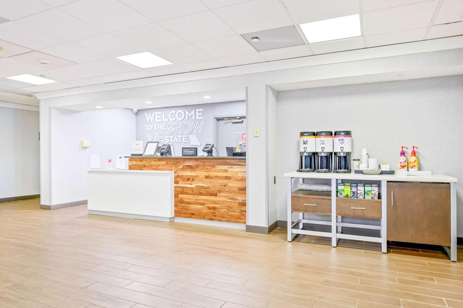 Hampton Inn St. Louis - Westport photo 29
