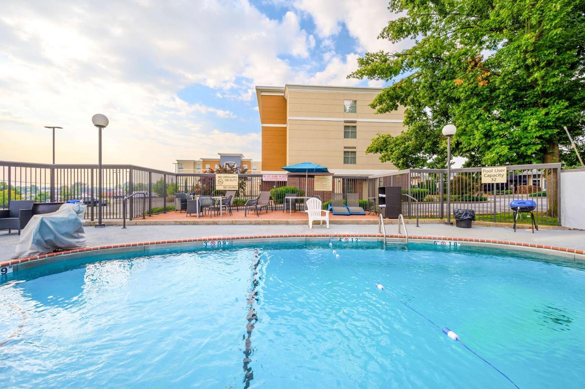 Hampton Inn St. Louis - Westport photo 16