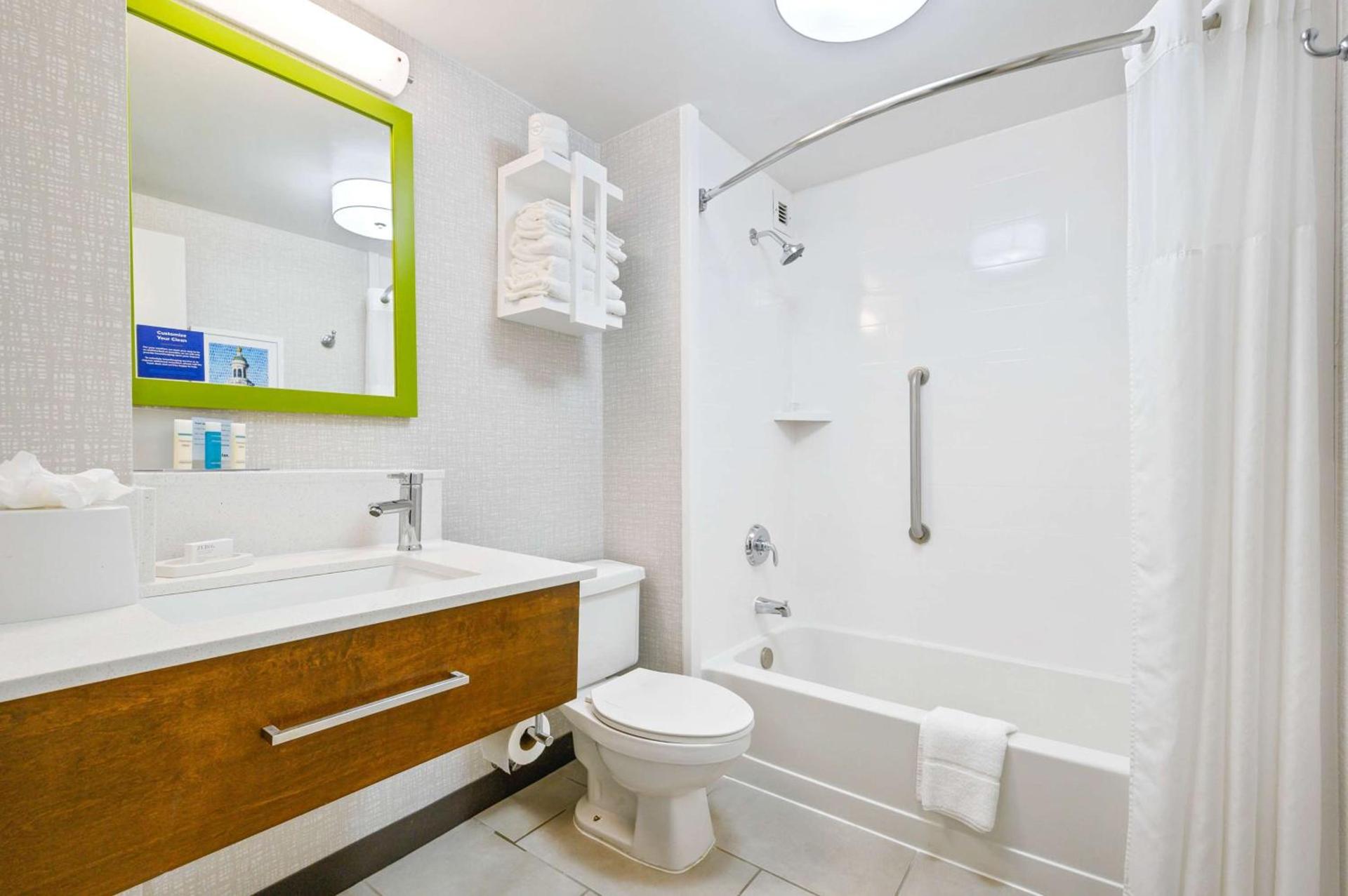 Hampton Inn St. Louis - Westport photo 18