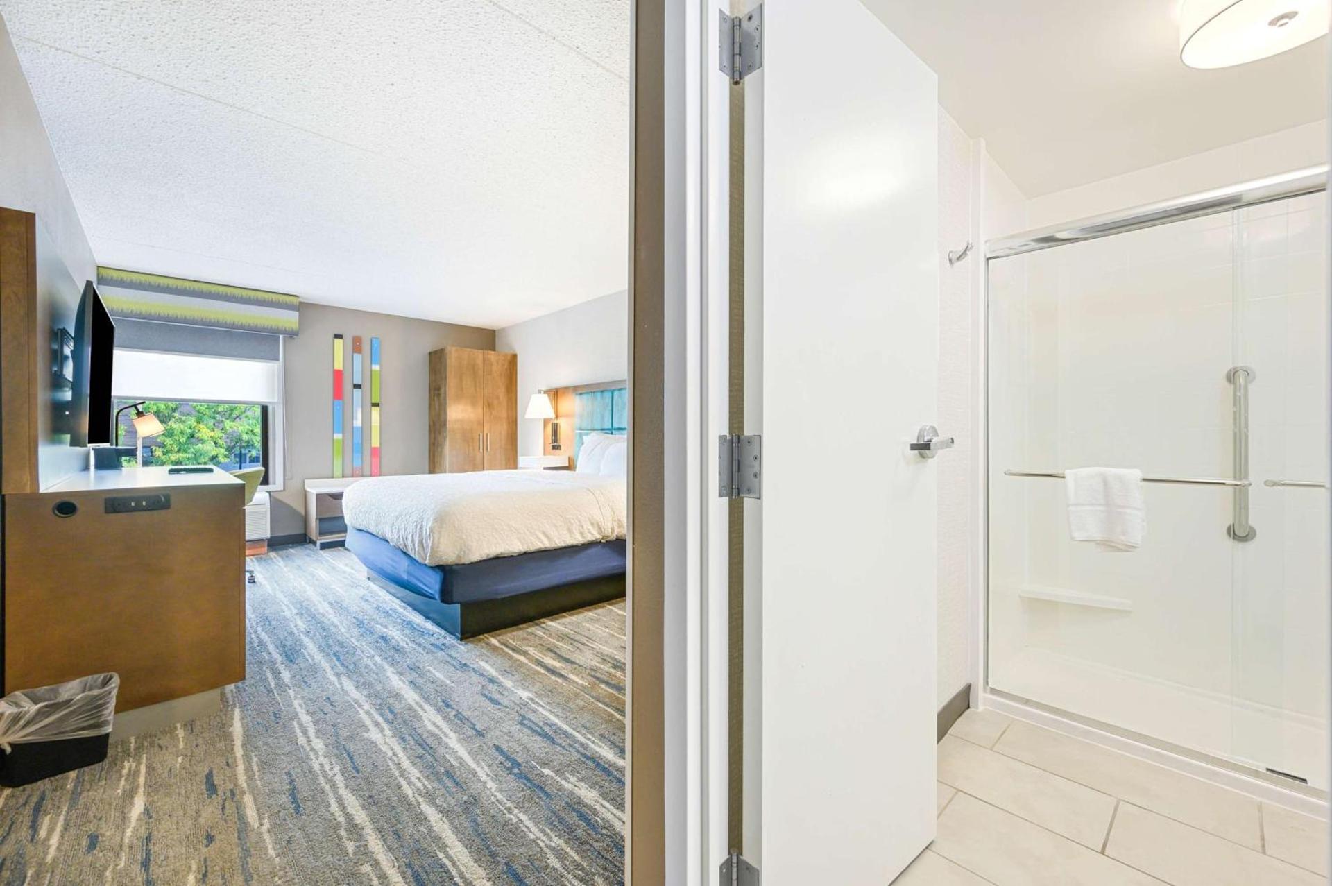 Hampton Inn St. Louis - Westport photo 20