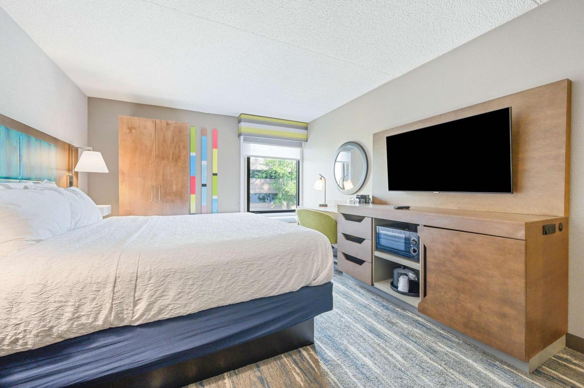 Hampton Inn St. Louis - Westport photo 6