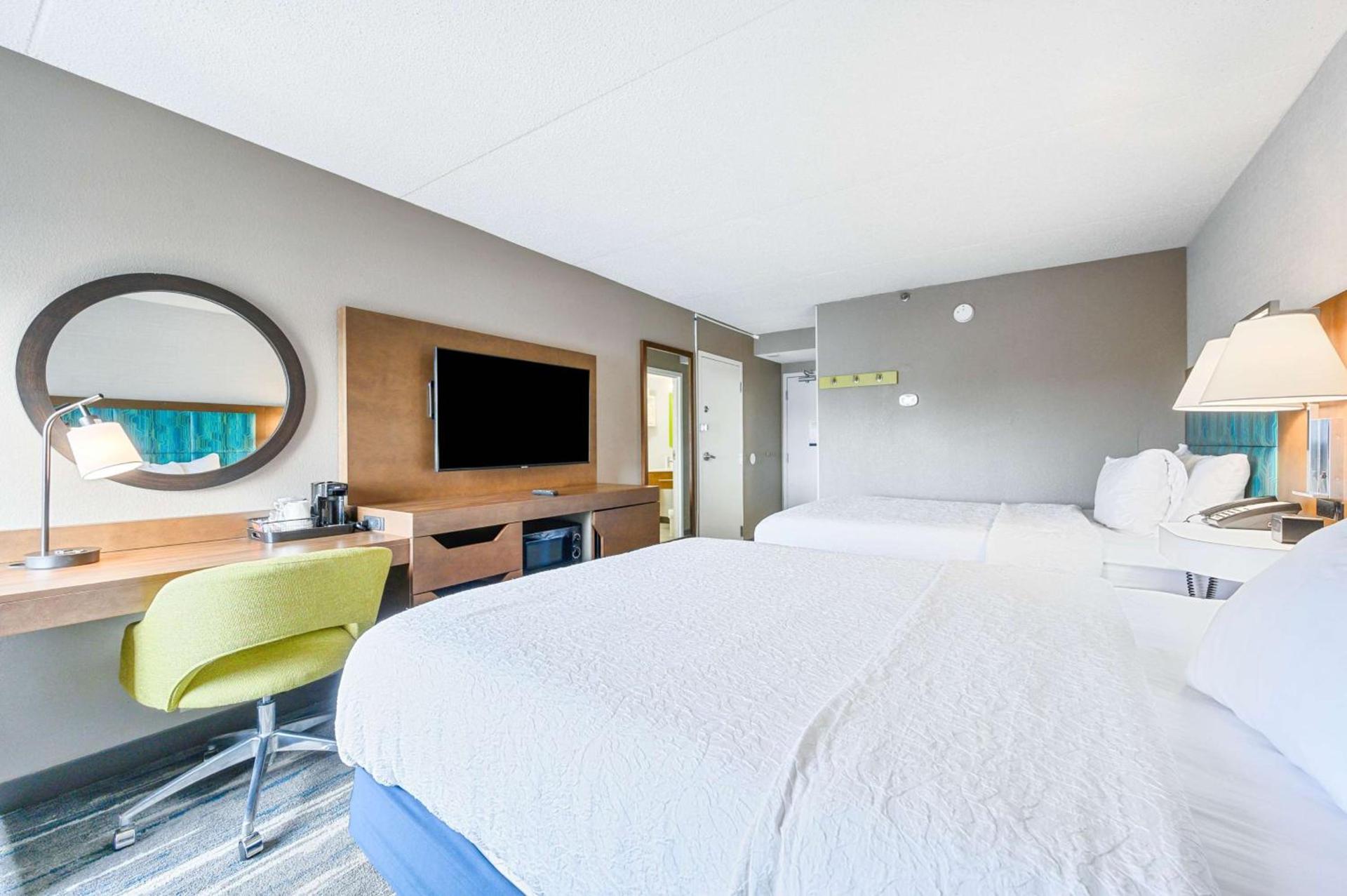 Hampton Inn St. Louis - Westport photo 11