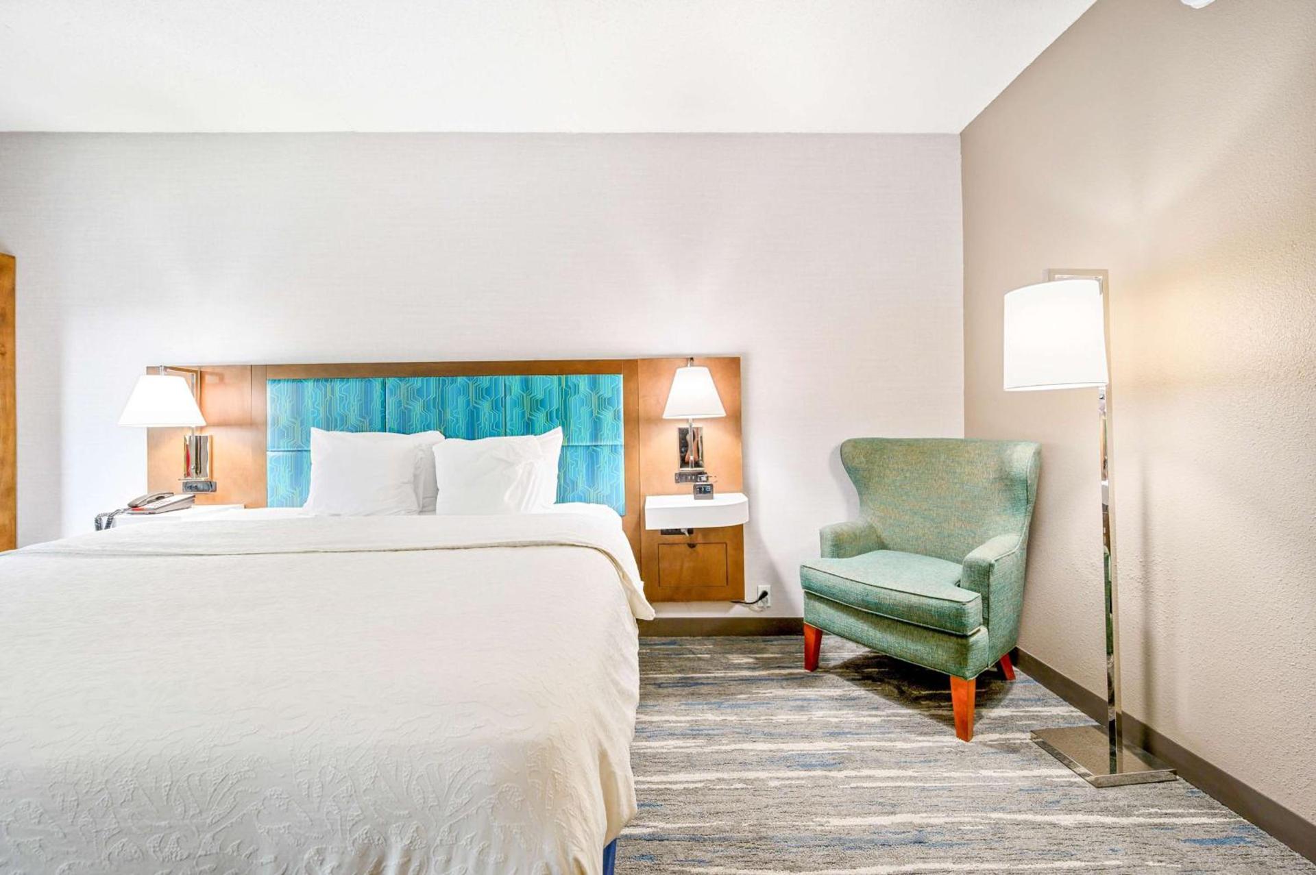 Hampton Inn St. Louis - Westport photo 28