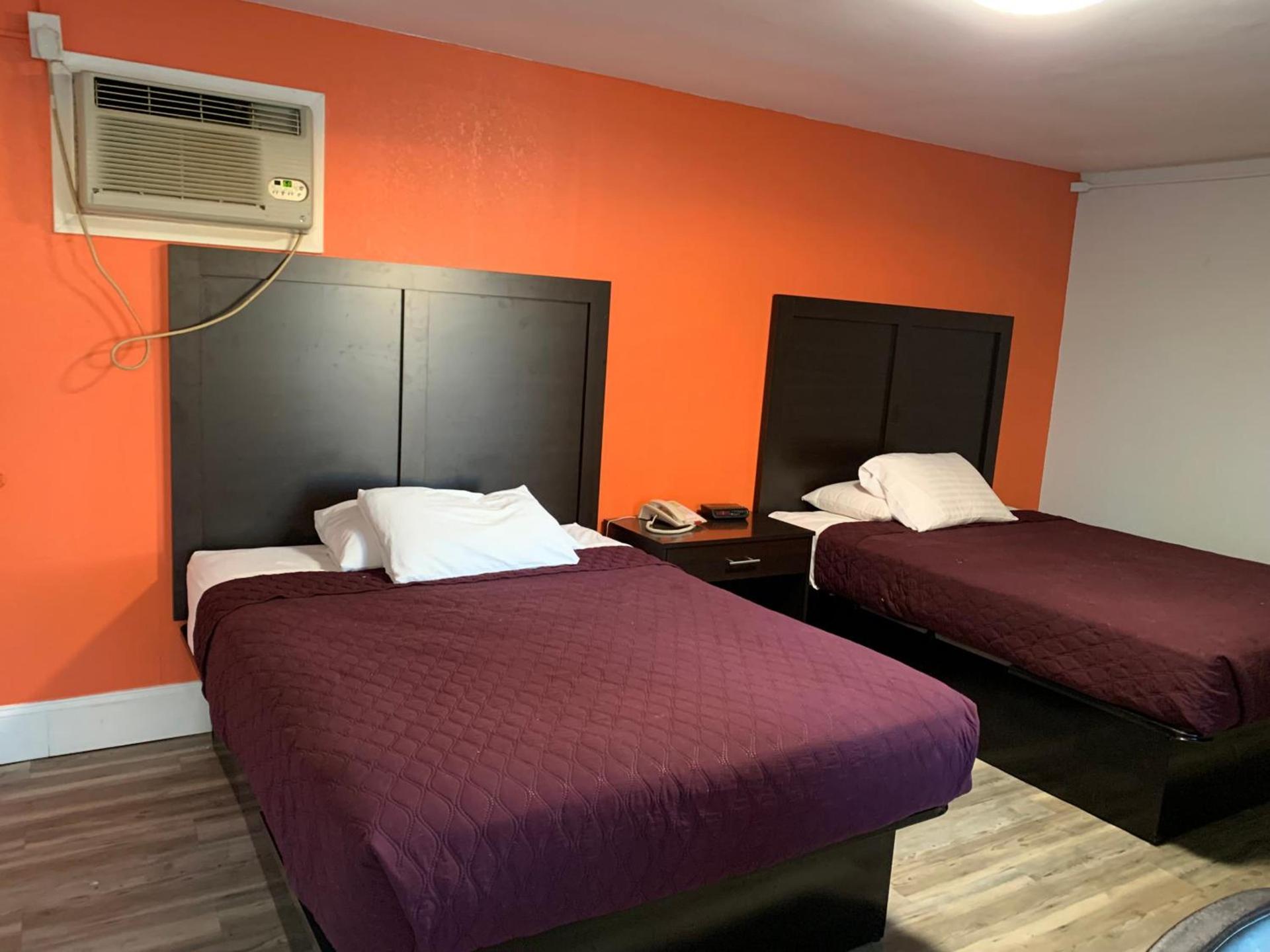Whispering Pines Motel photo 5