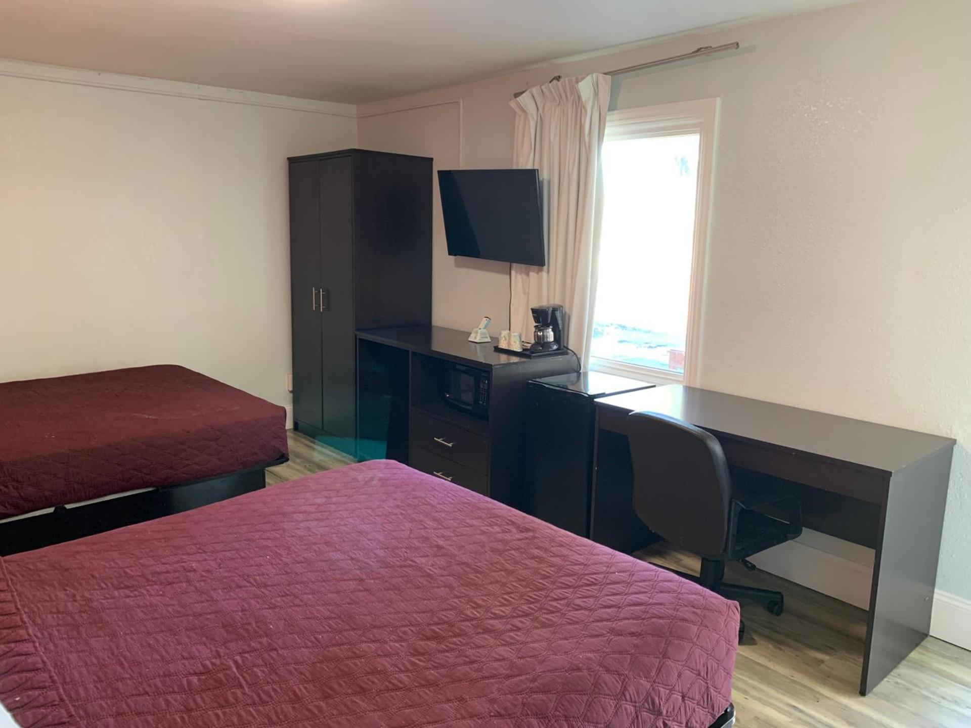 Whispering Pines Motel photo 12