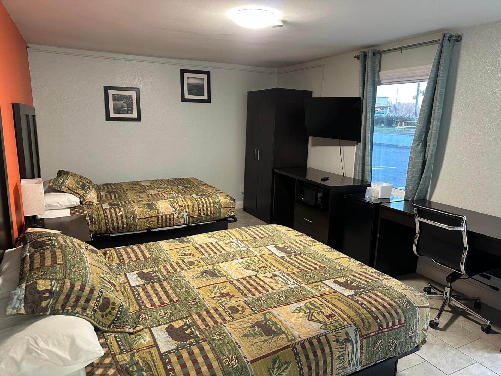 Whispering Pines Motel photo 14
