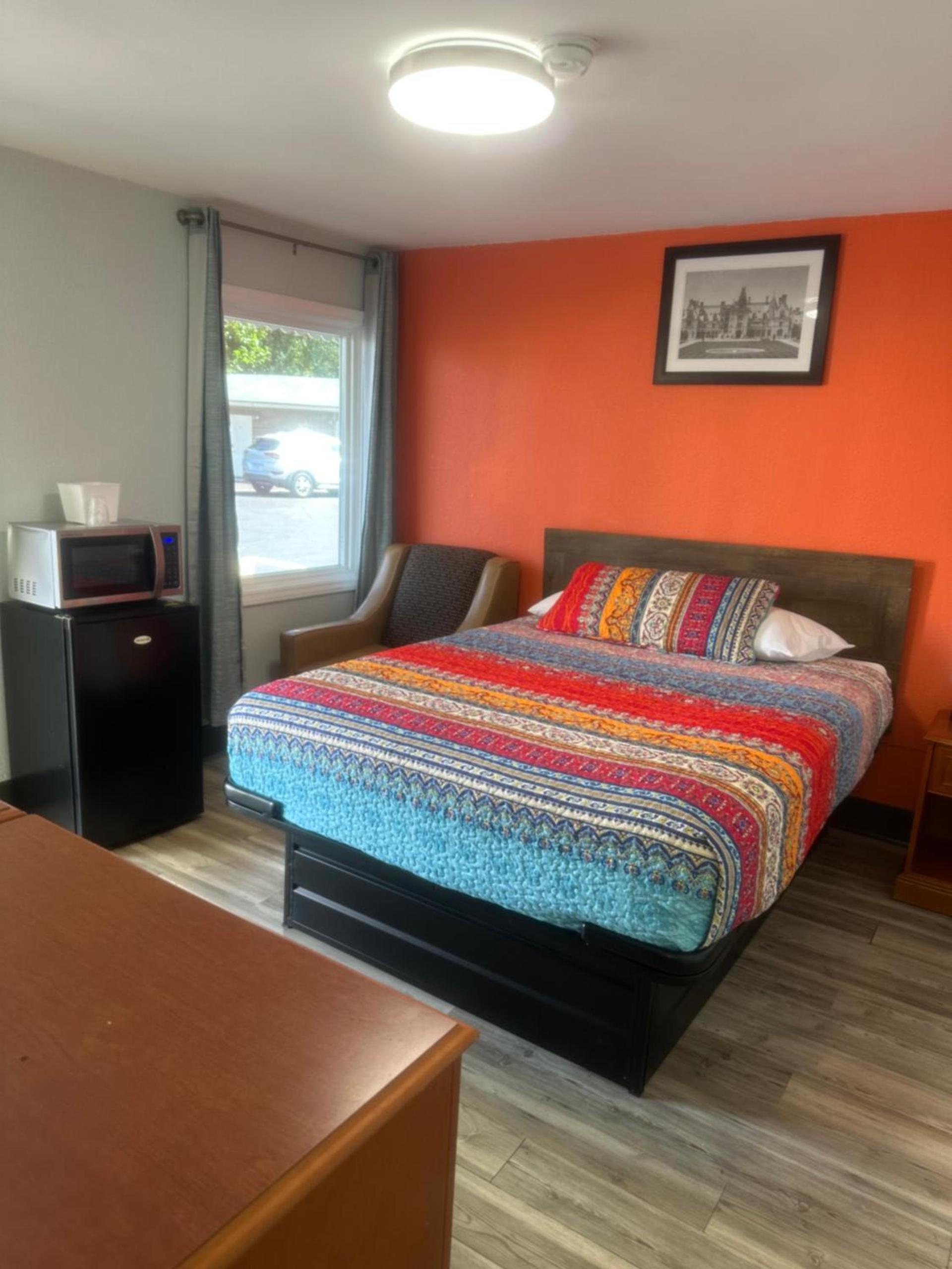 Whispering Pines Motel photo 16