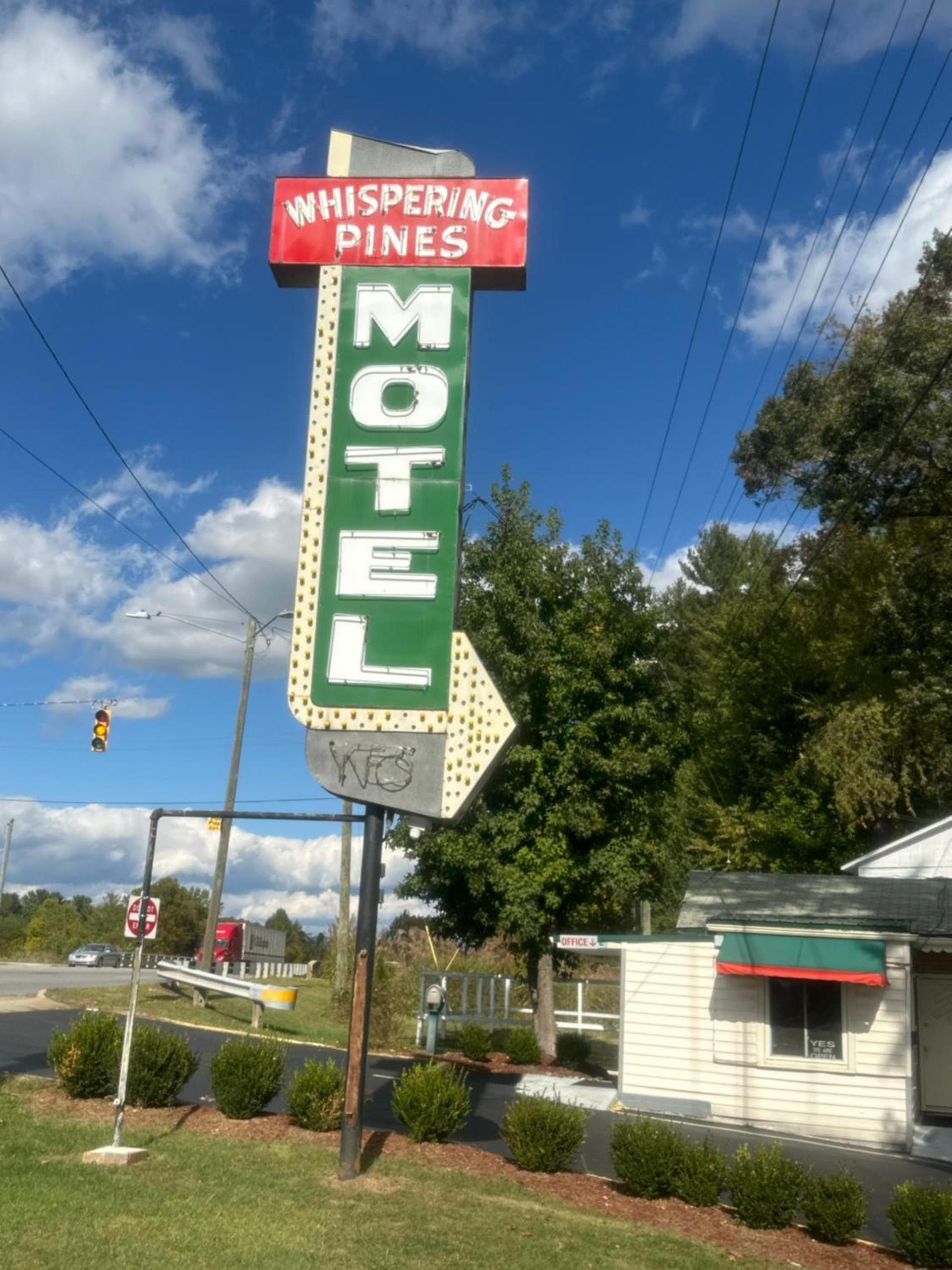 Whispering Pines Motel photo 1