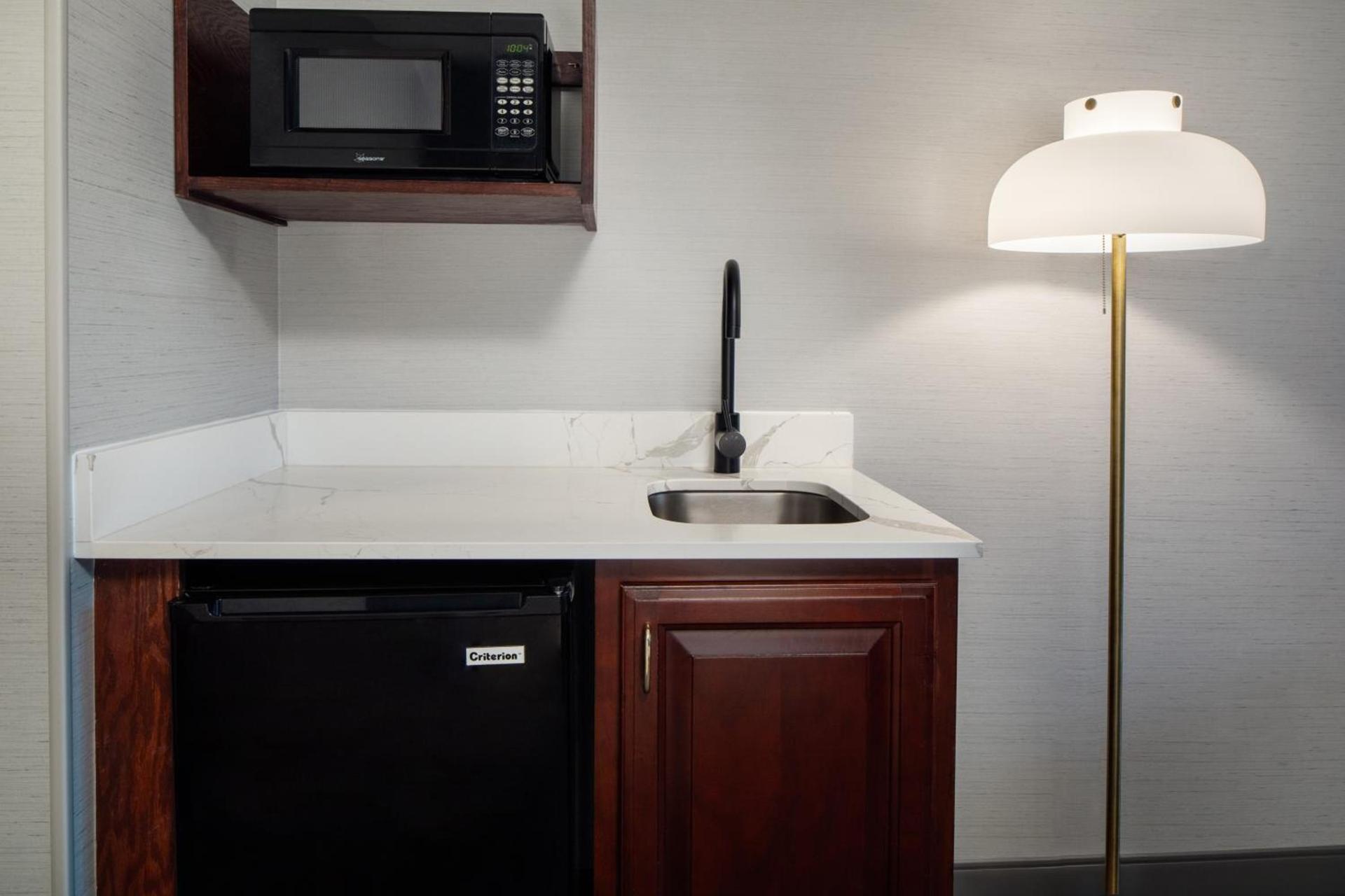 Irish Cottage Inn & Suites photo 42