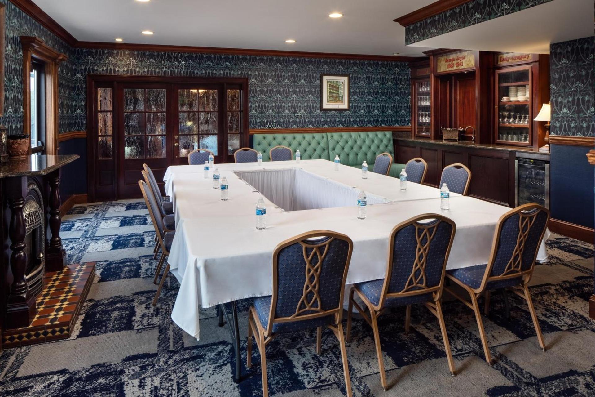 Irish Cottage Inn & Suites photo 49