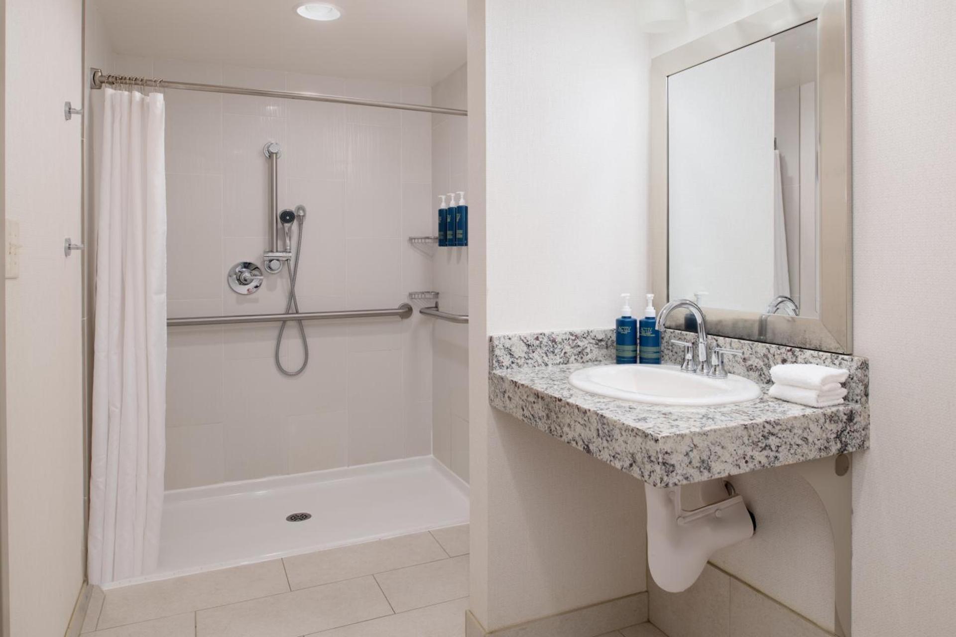 Four Points by Sheraton Bellingham Hotel & Conference Center photo 2