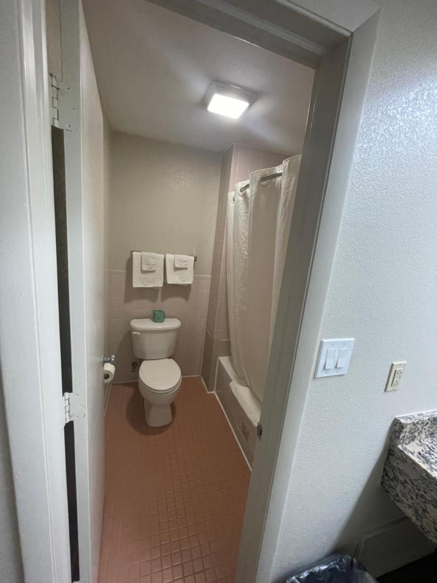 Royal Inn Motel photo 17