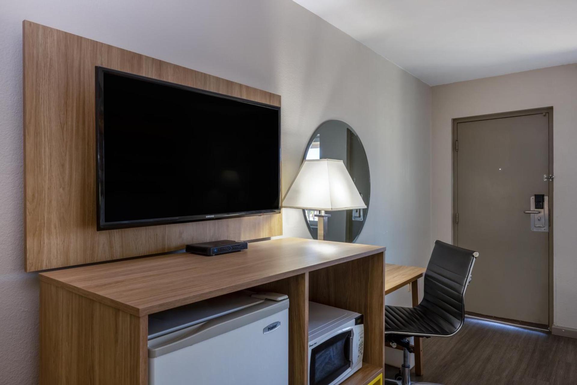 Days Inn by Wyndham Roswell photo 36