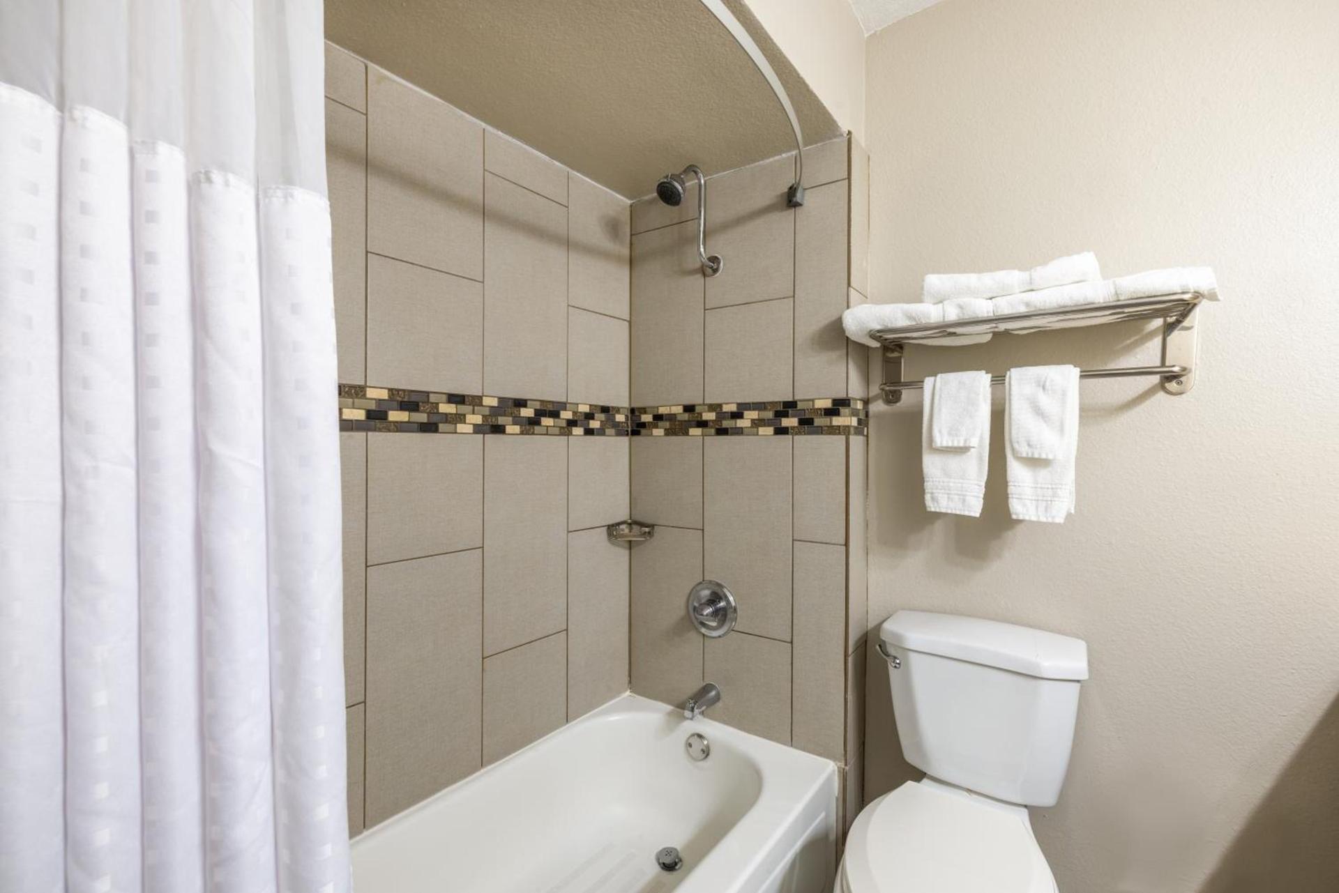 Days Inn by Wyndham Roswell photo 43