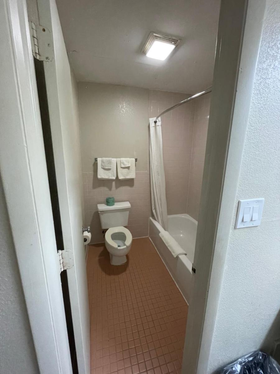 Royal Inn Motel photo 22