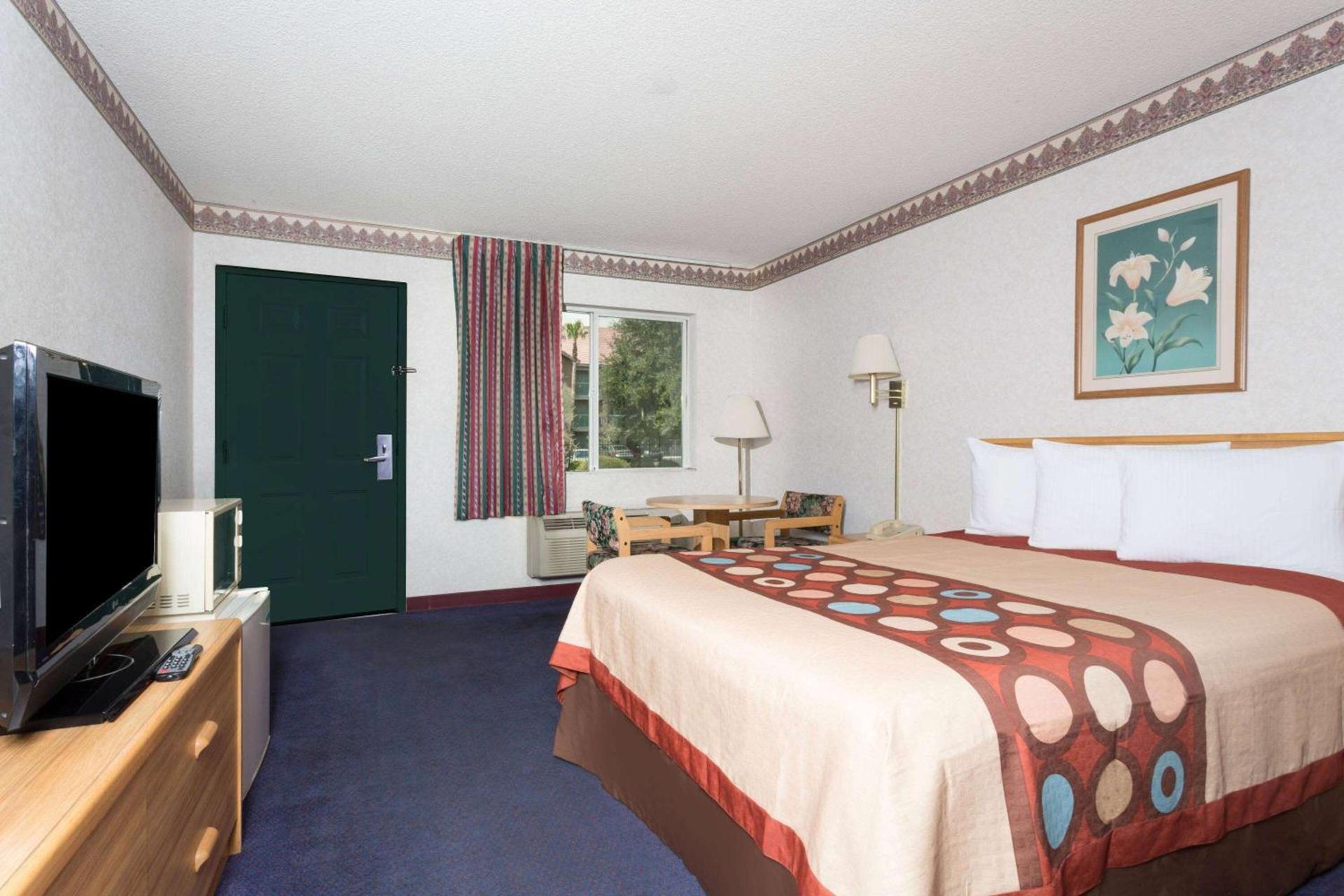 Days Inn by Wyndham Phoenix West photo 4