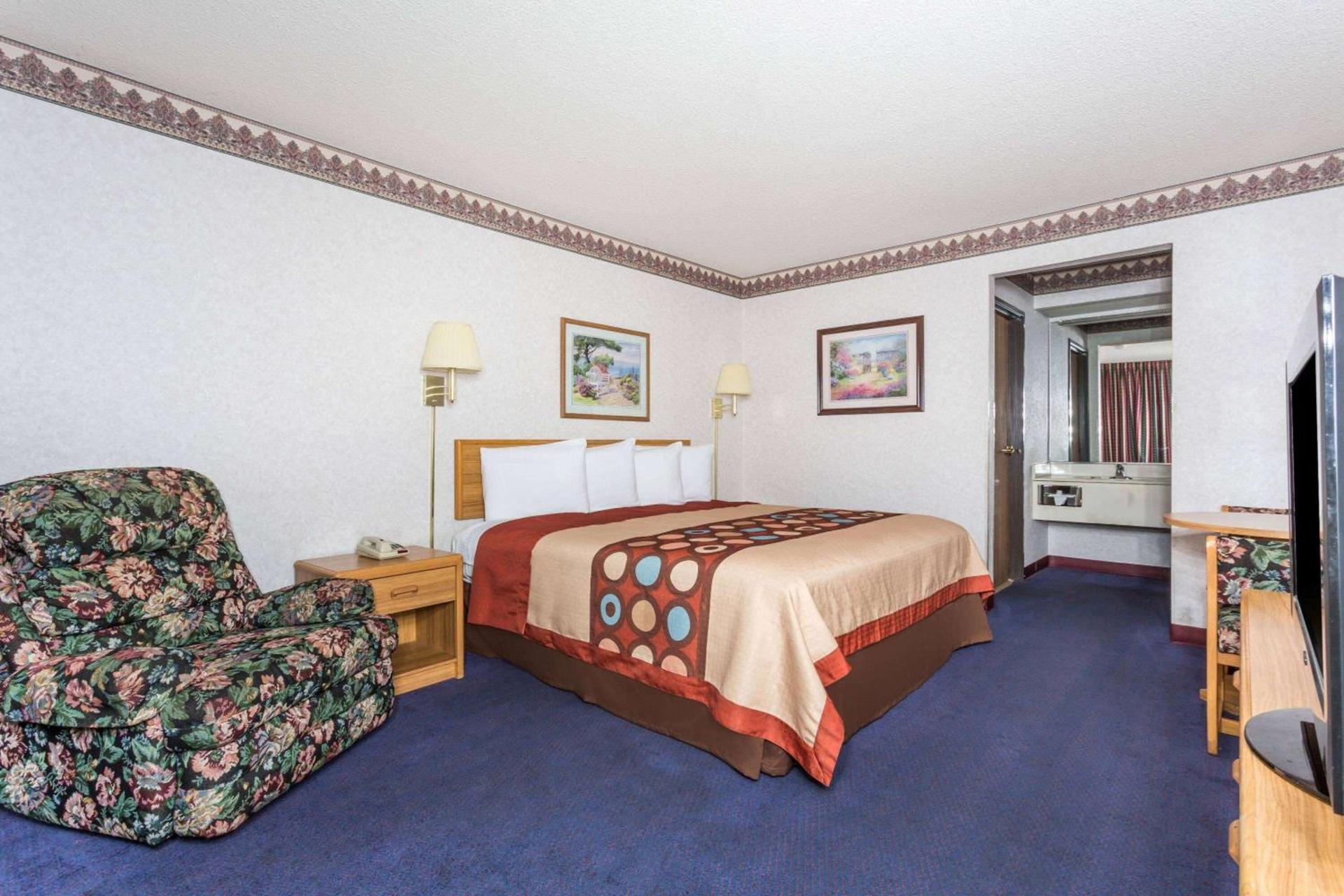 Days Inn by Wyndham Phoenix West photo 7