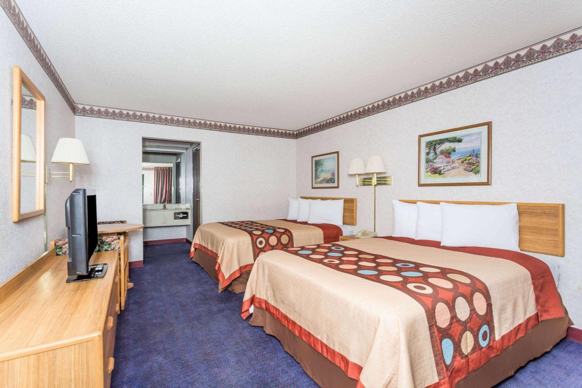 Days Inn by Wyndham Phoenix West photo 9