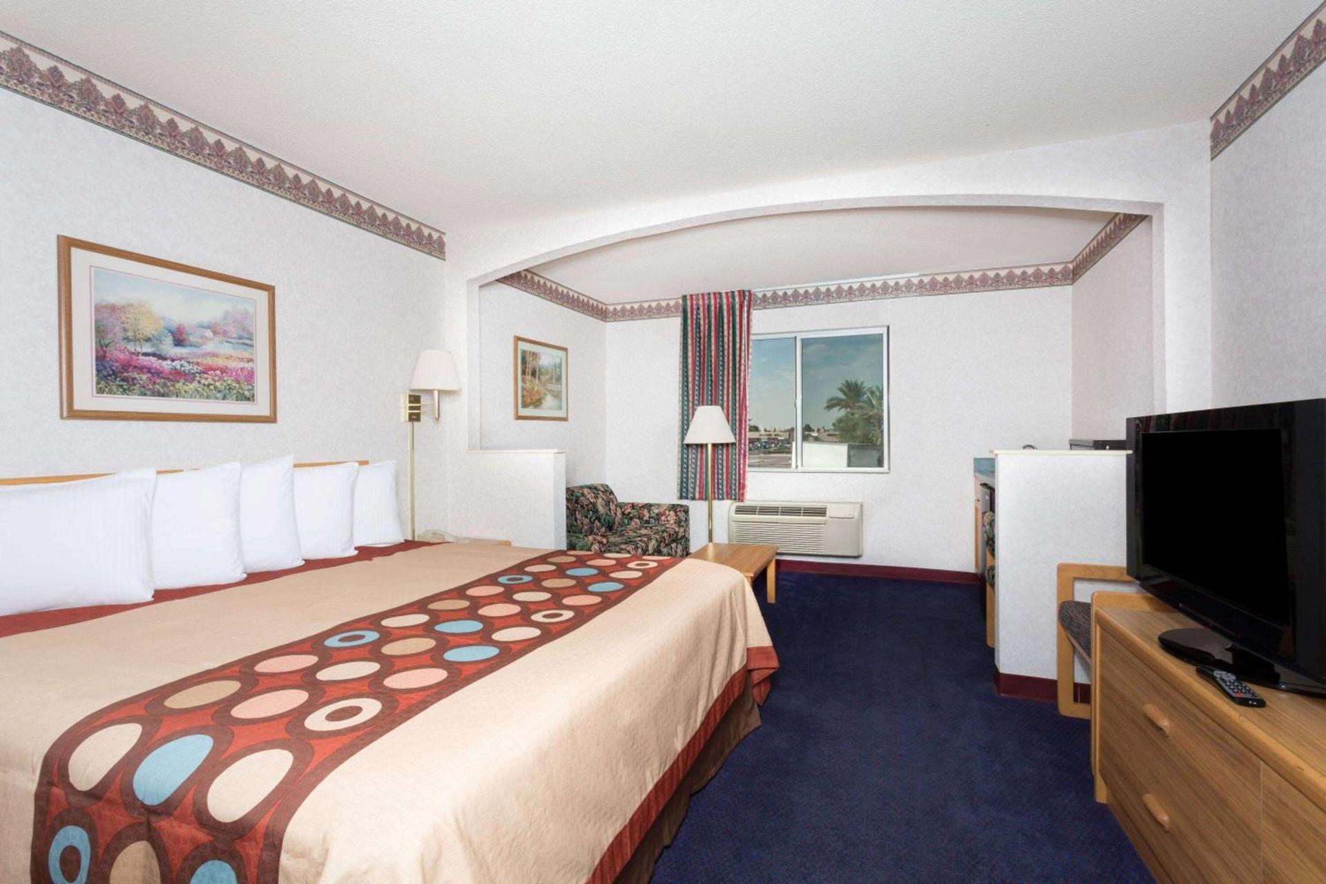 Days Inn by Wyndham Phoenix West photo 12