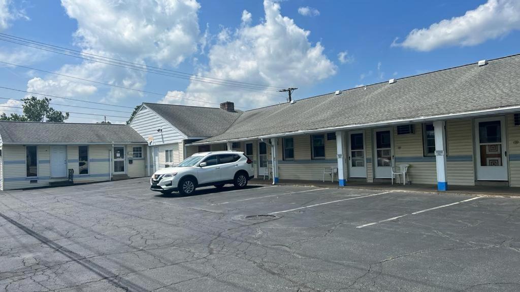 Budget Host Inn photo 16