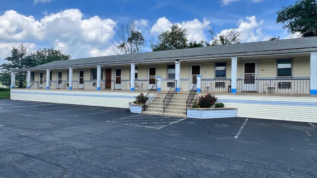 Budget Host Inn photo 18