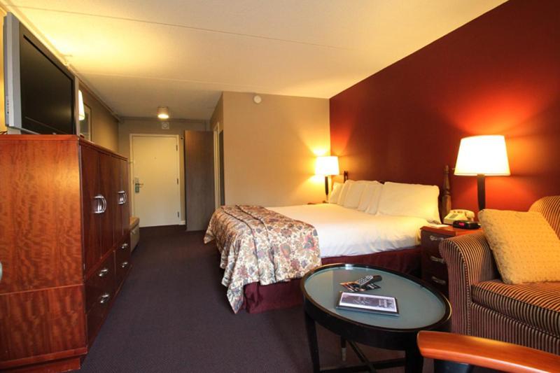 Fireside Inn & Suites West Lebanon photo 55