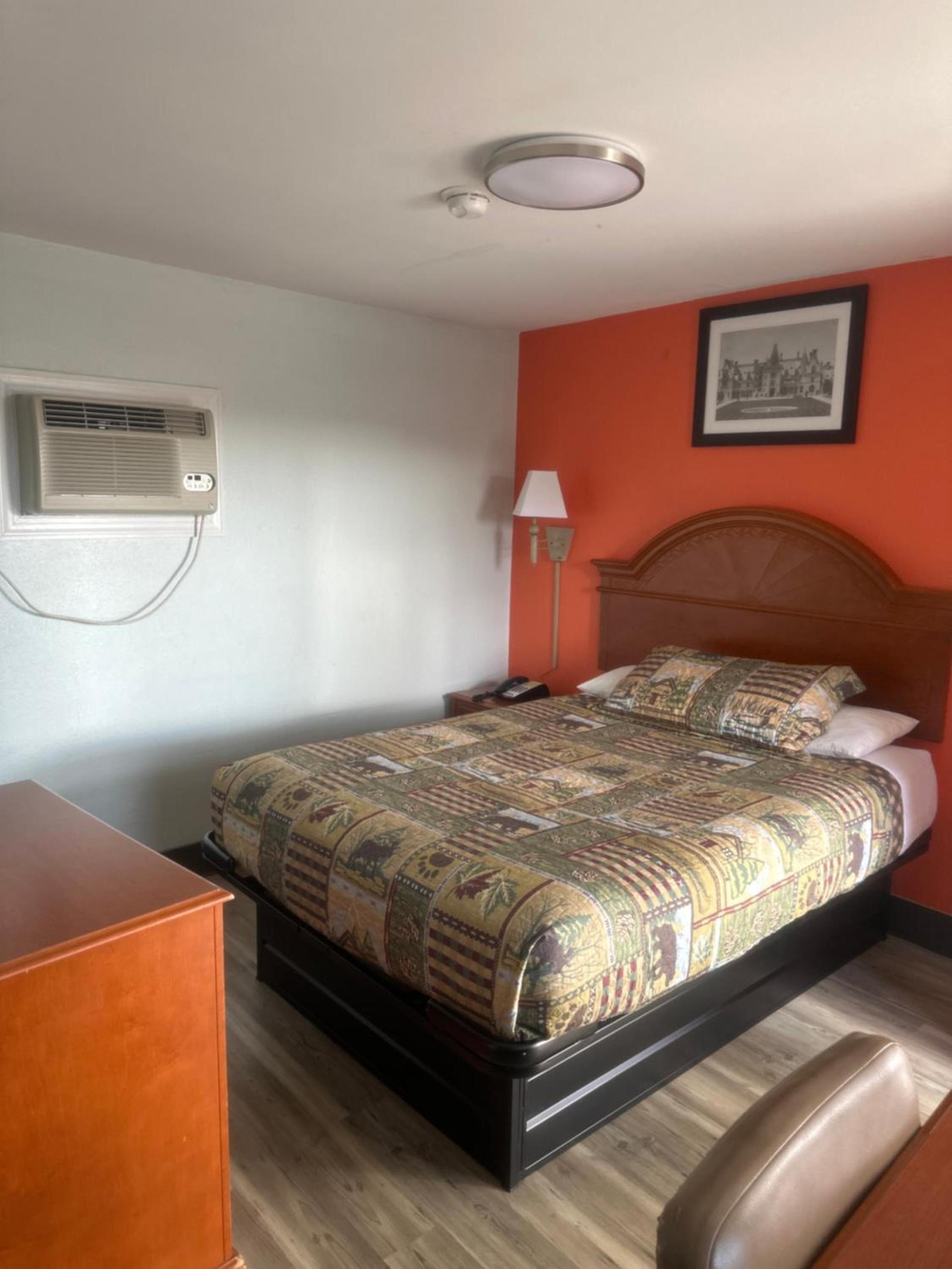 Whispering Pines Motel photo 4