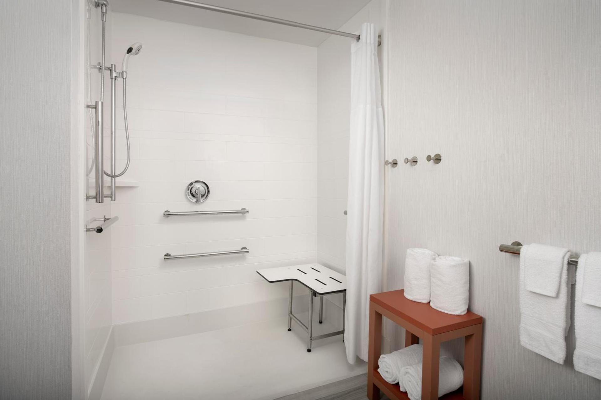 Hampton Inn Duncan photo 38