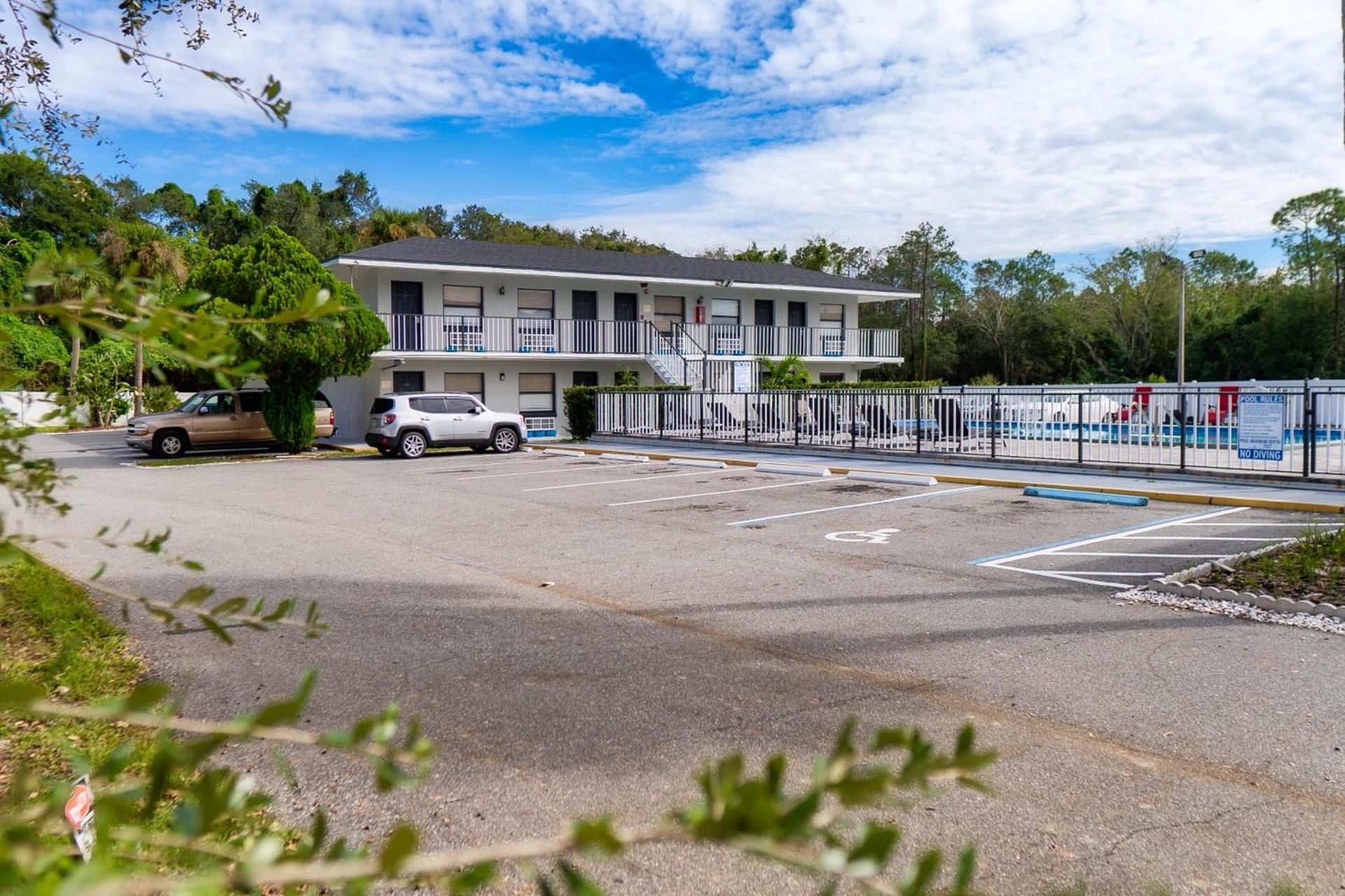 Sunshine Inn photo 35