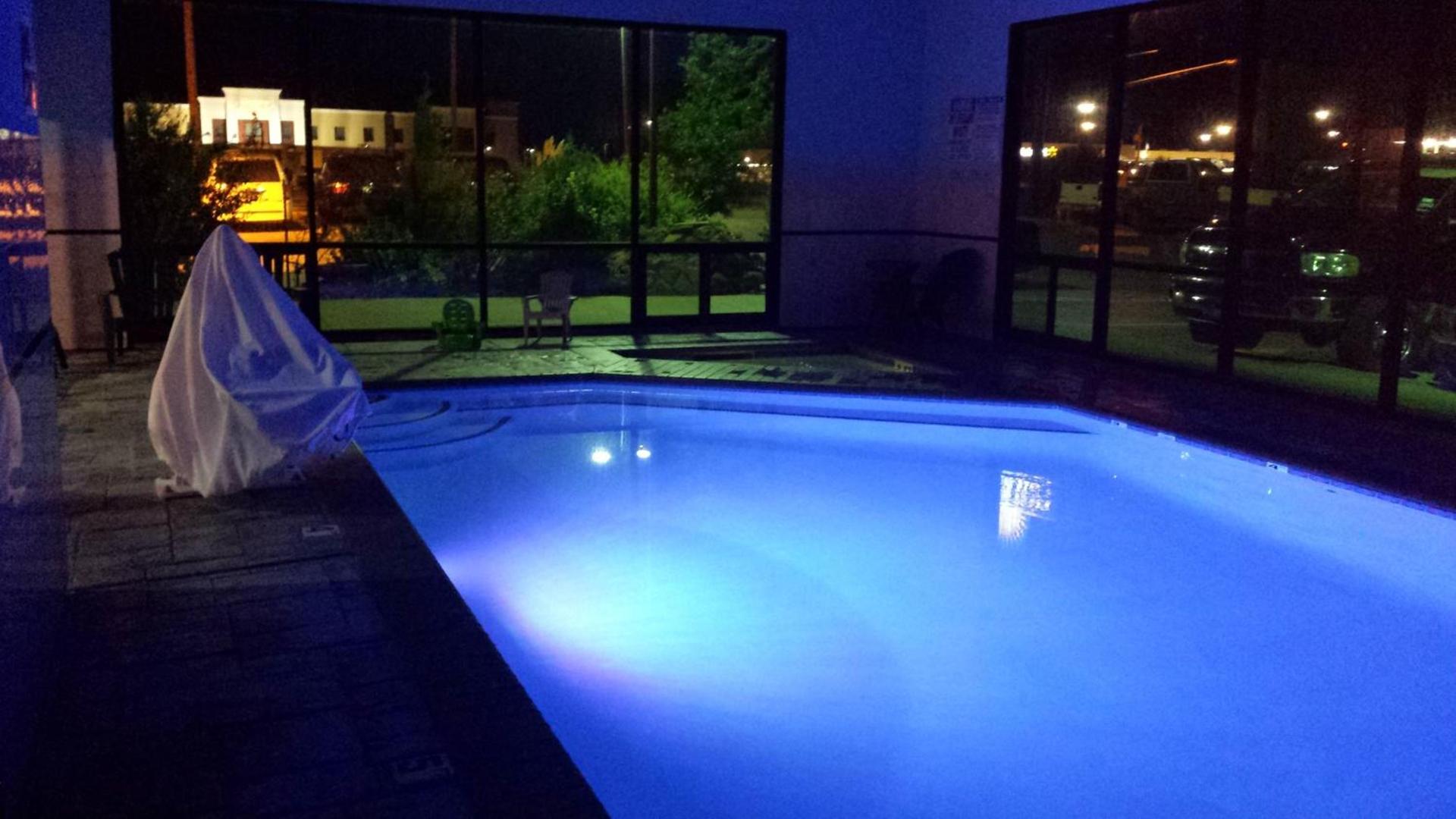 Days Inn by Wyndham Childress photo 12