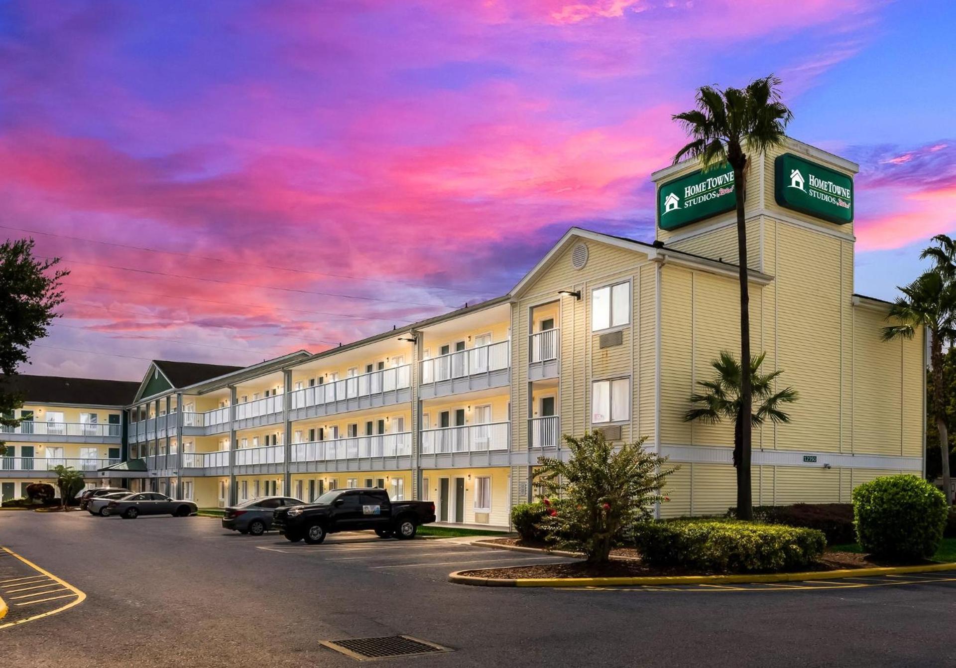 HomeTowne Studios by Red Roof Orlando - UCF Area photo 12
