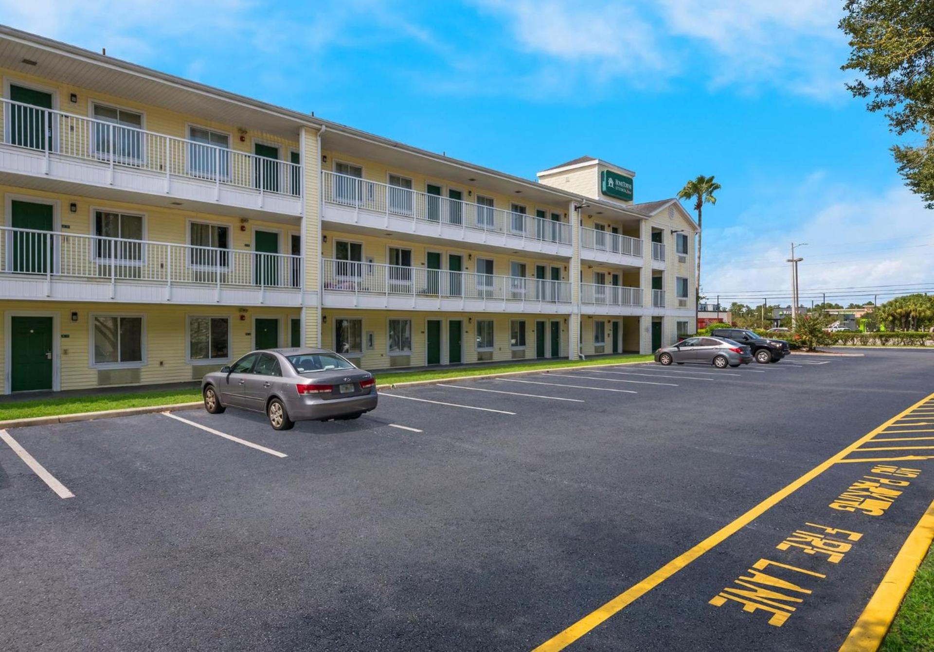HomeTowne Studios by Red Roof Orlando - UCF Area photo 13