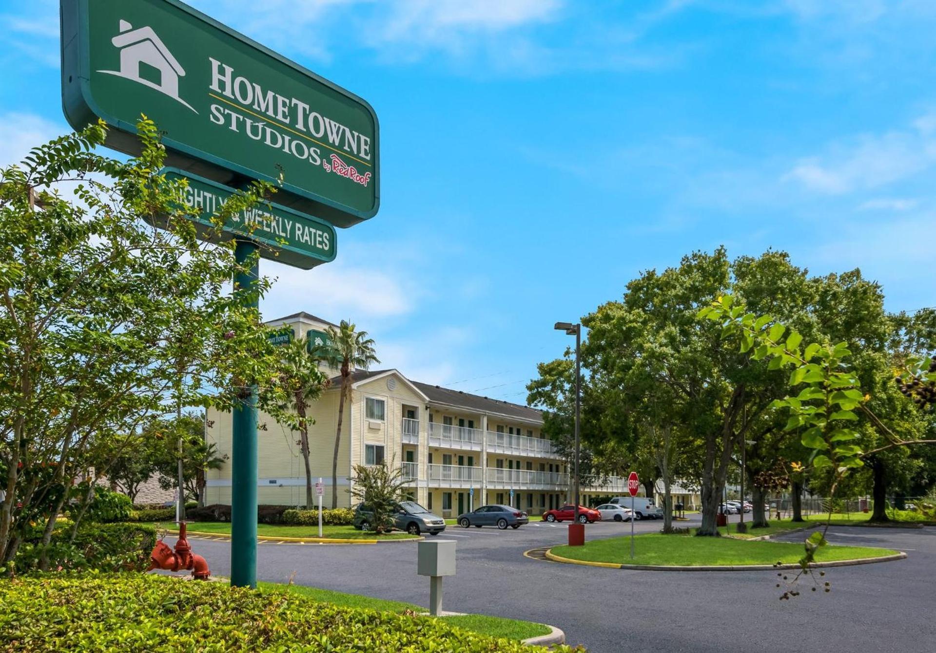HomeTowne Studios by Red Roof Orlando - UCF Area photo 3
