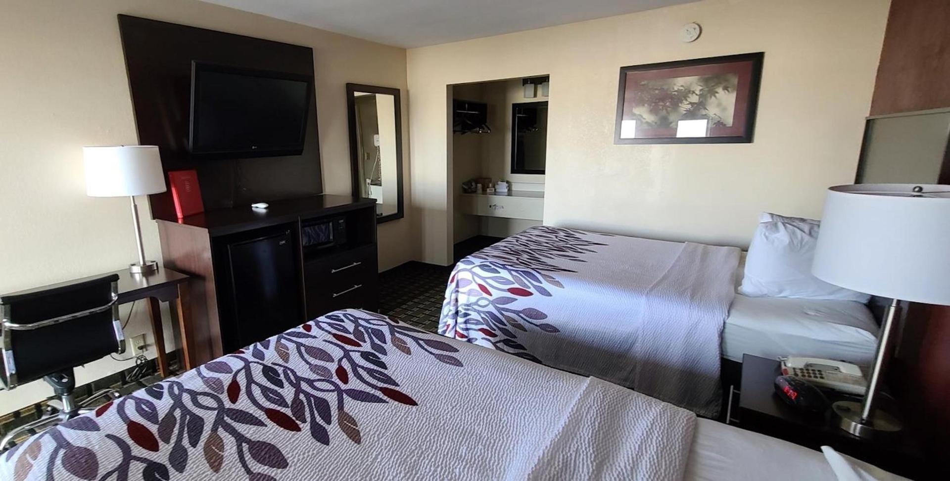 Red Roof Inn & Suites Greenwood, SC photo 17