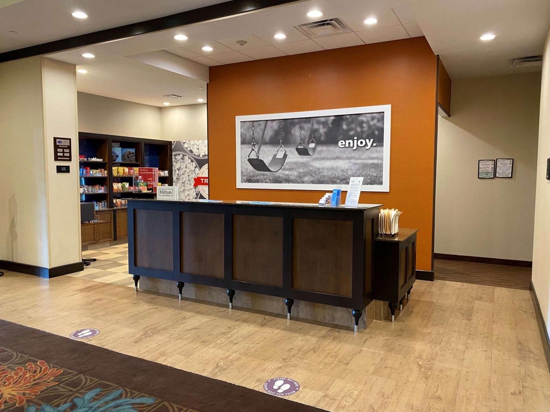 Hampton Inn & Suites Tampa Northwest/Oldsmar photo 2