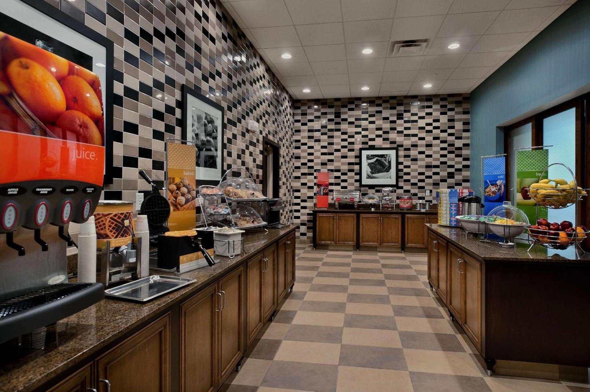 Hampton Inn & Suites Tampa Northwest/Oldsmar photo 9