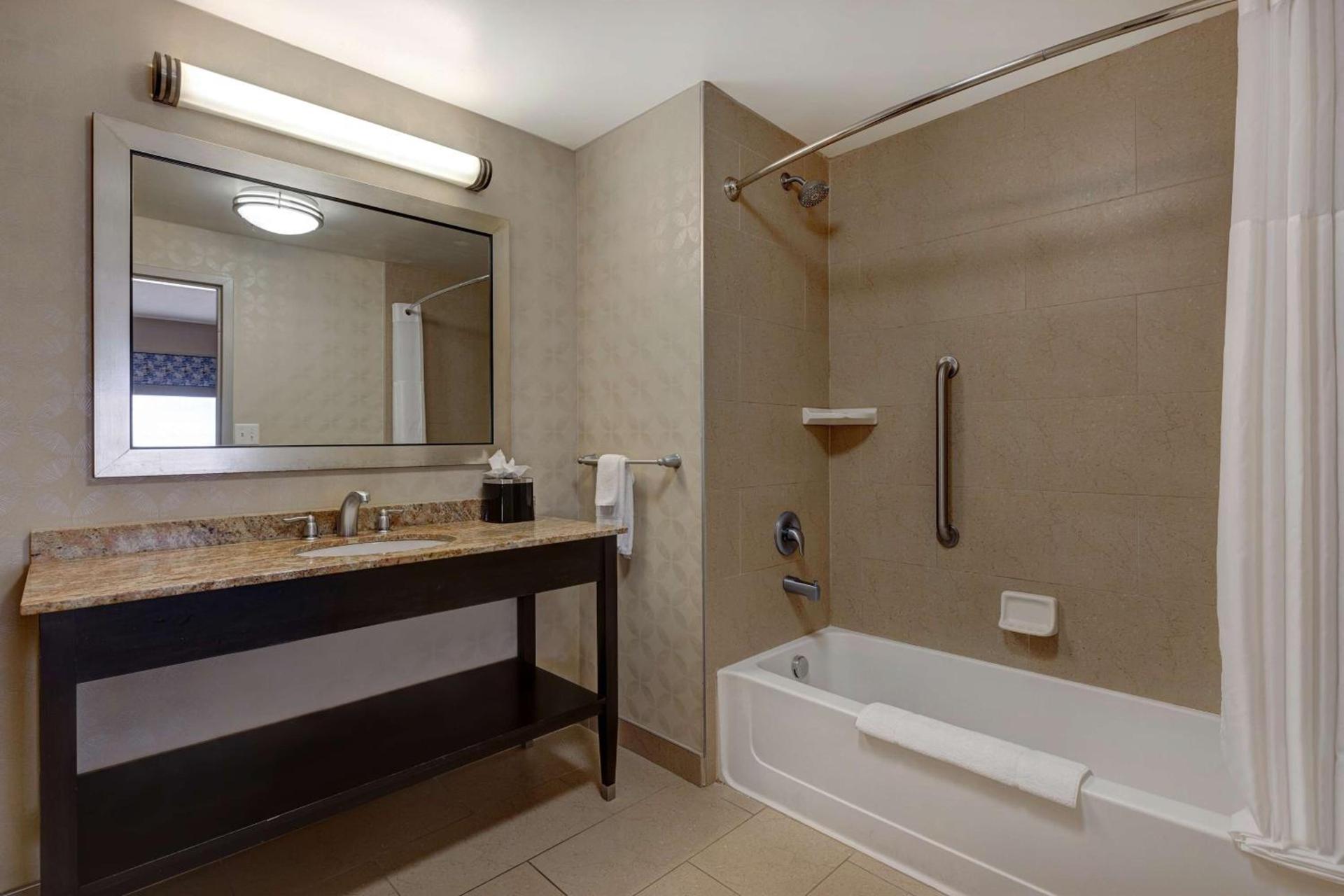 Hampton Inn & Suites Tampa Northwest/Oldsmar photo 17