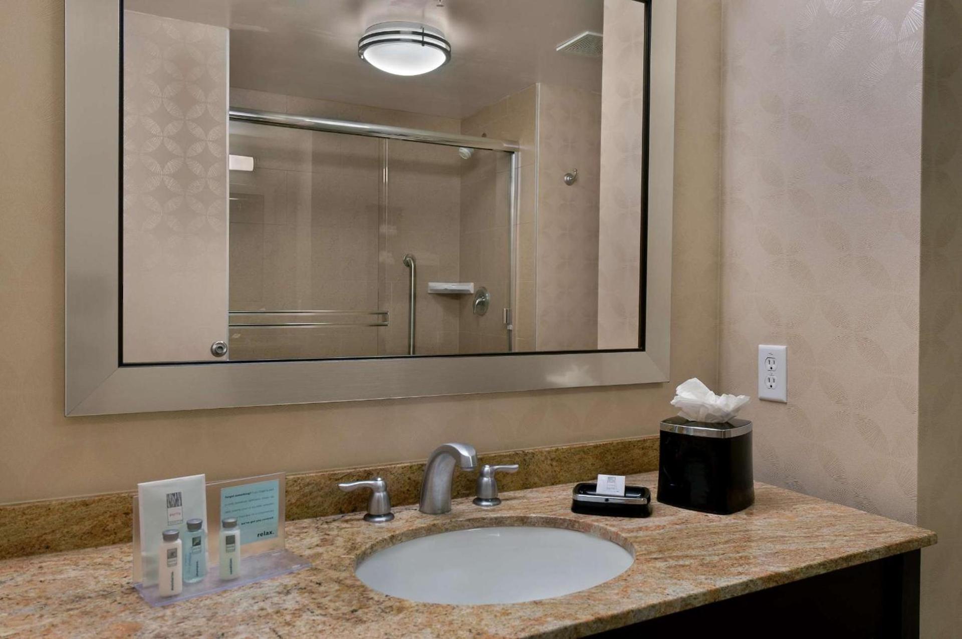 Hampton Inn & Suites Tampa Northwest/Oldsmar photo 30