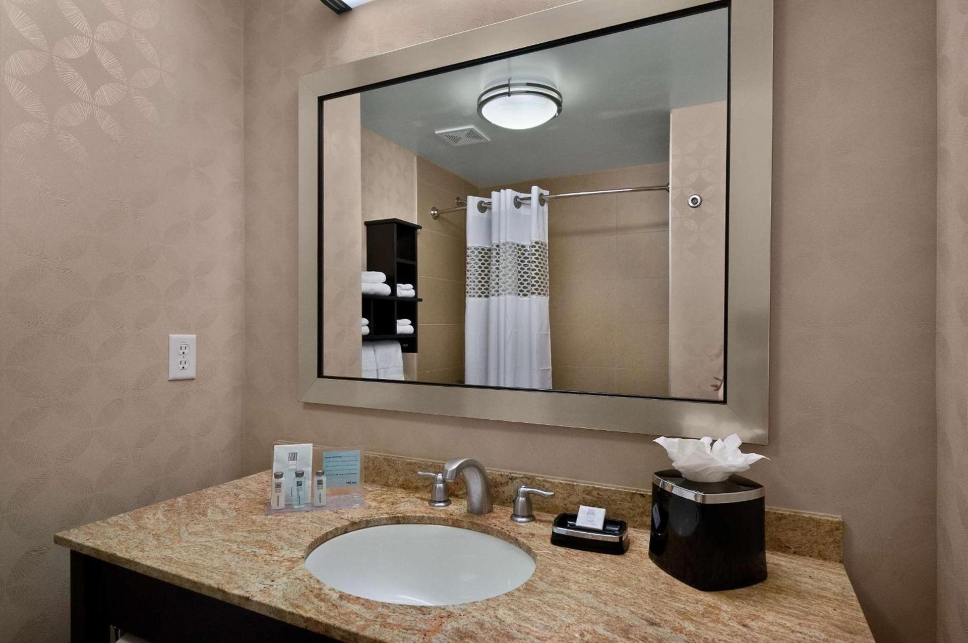 Hampton Inn & Suites Tampa Northwest/Oldsmar photo 31
