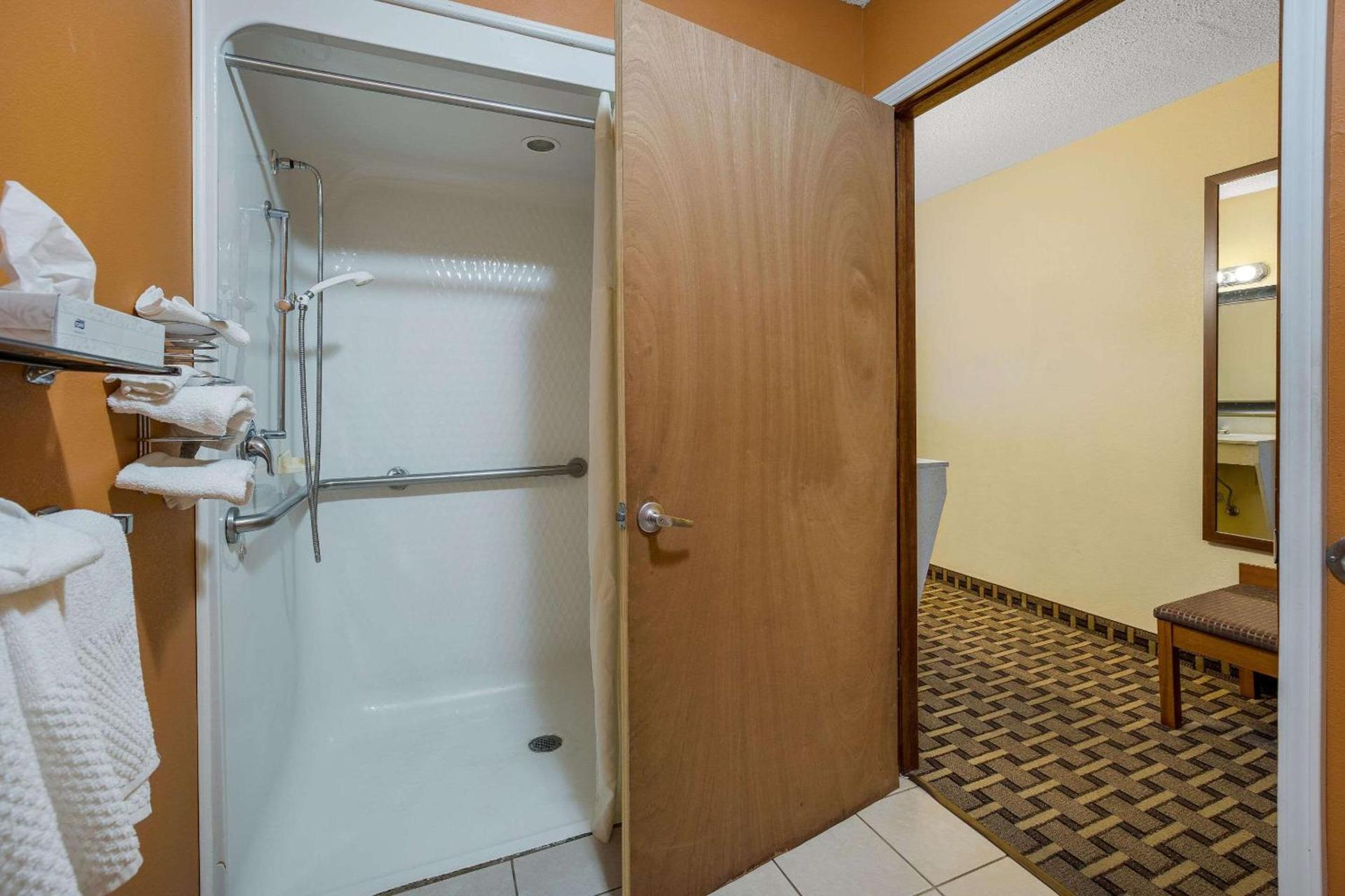 Quality Inn Ashland I 71 & US 250 photo 9