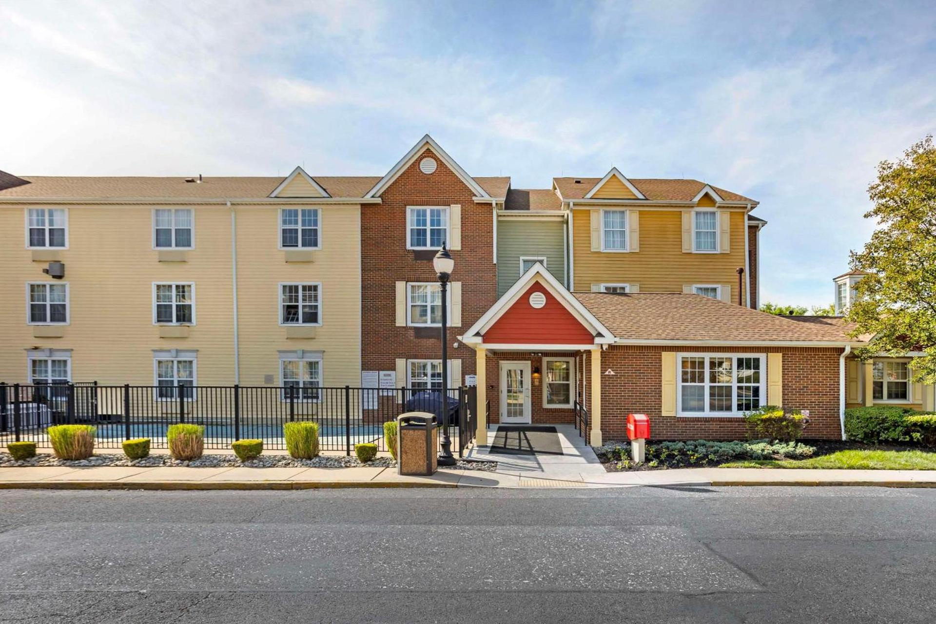 MainStay Suites Mt Laurel - Philadelphia photo 2