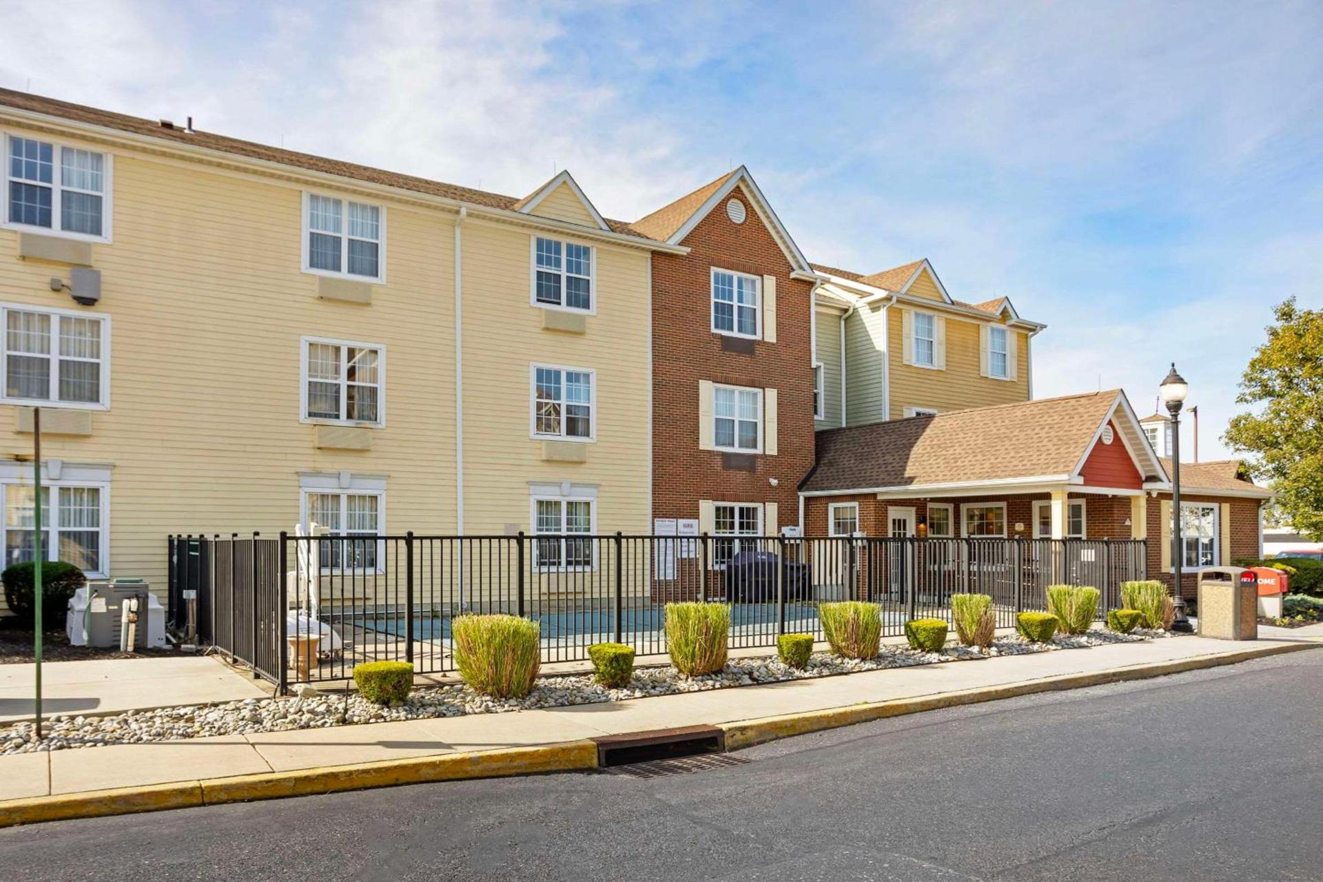 MainStay Suites Mt Laurel - Philadelphia photo 3