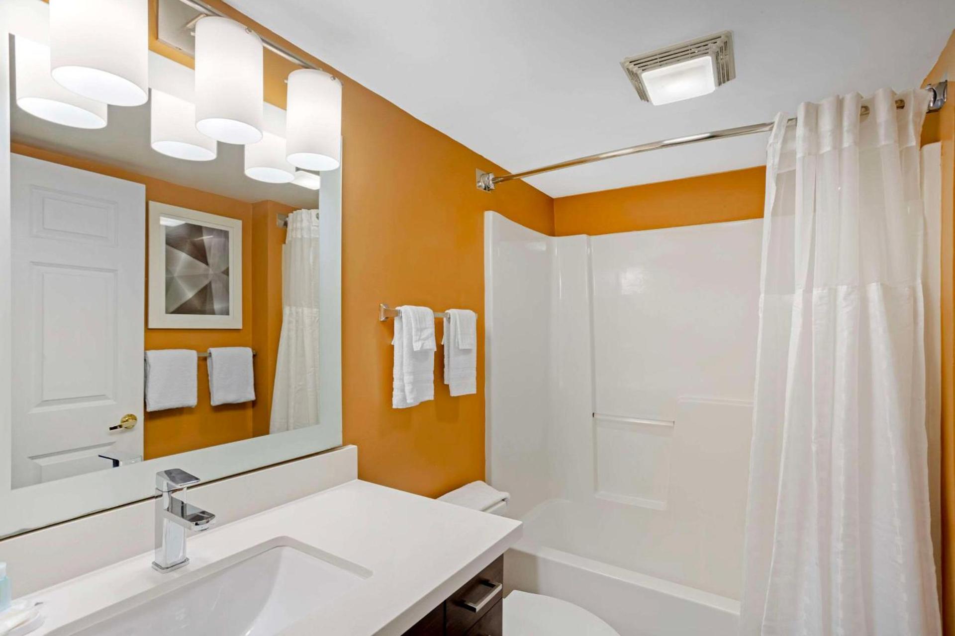 MainStay Suites Mt Laurel - Philadelphia photo 15
