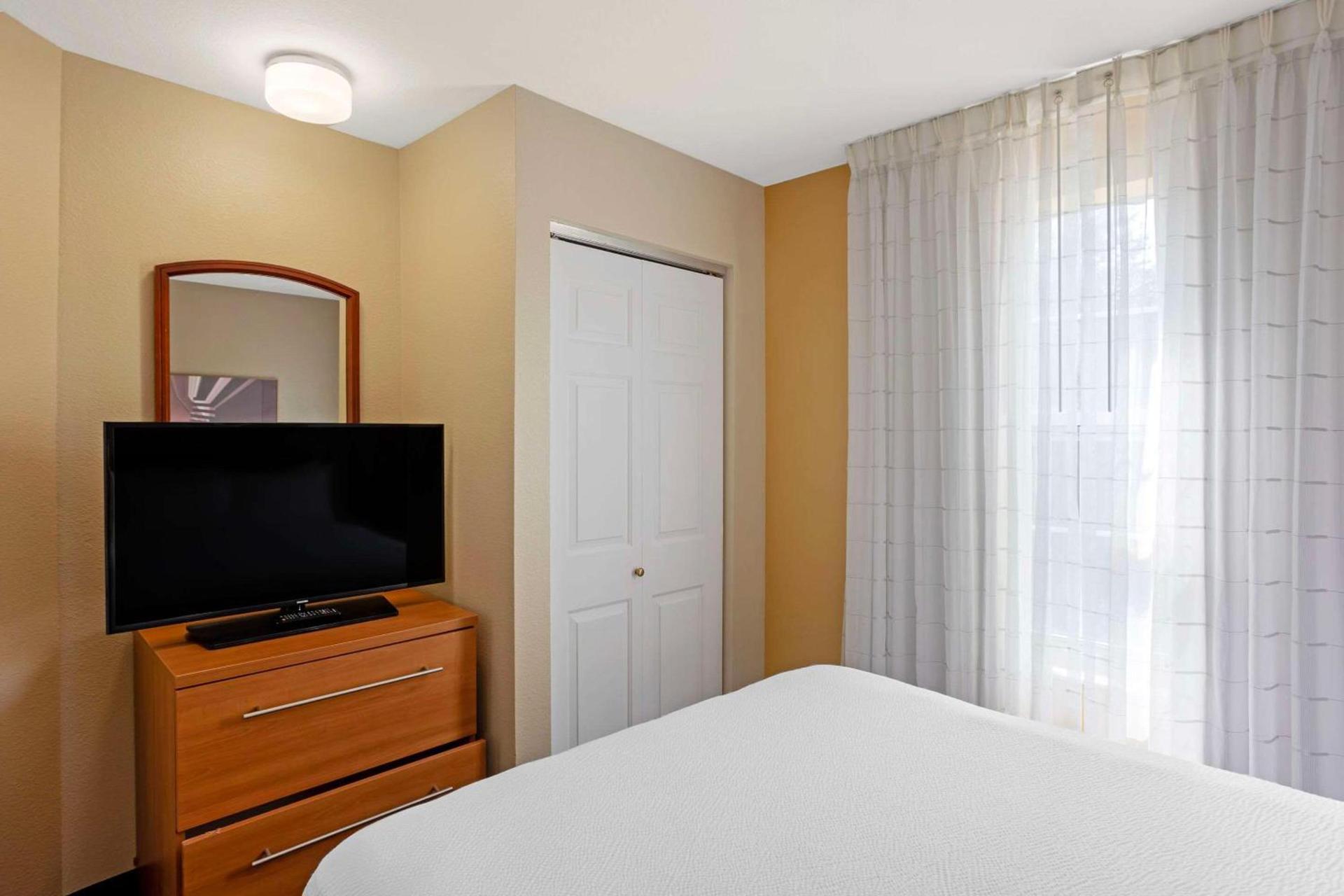 MainStay Suites Mt Laurel - Philadelphia photo 26