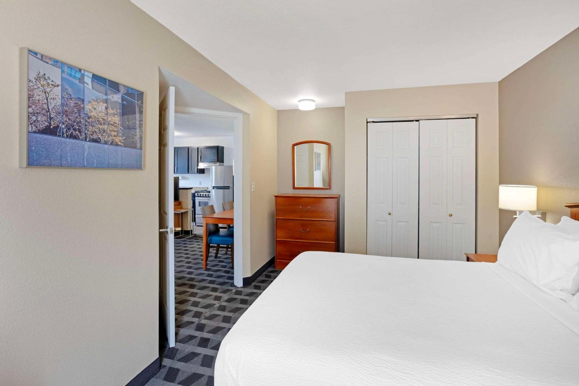 MainStay Suites Mt Laurel - Philadelphia photo 27
