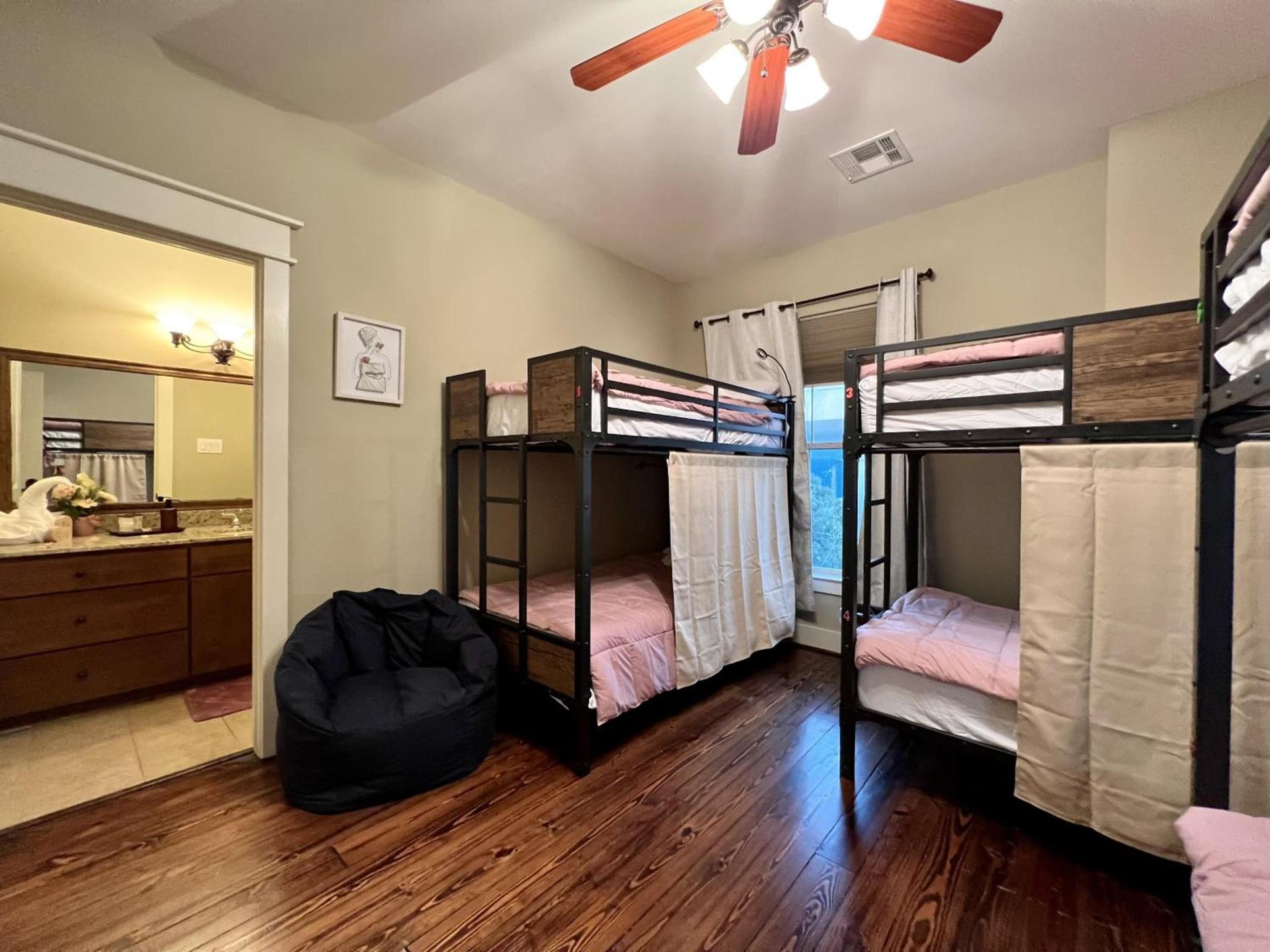 MyCrib Houston Hostel photo 14