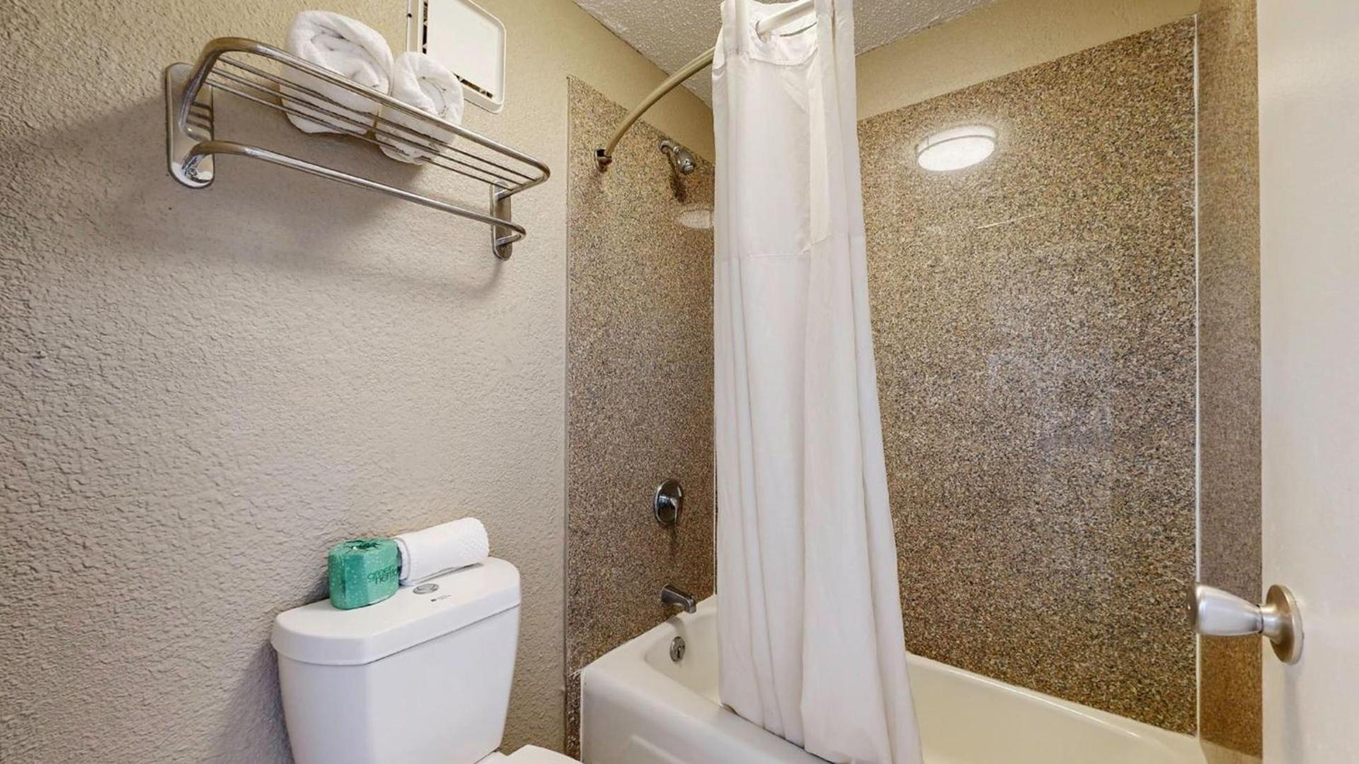 Days Inn by Wyndham Orlando Downtown photo 32